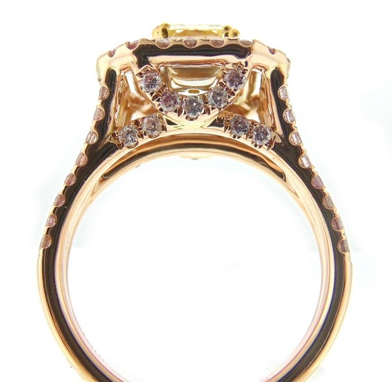 Taglio princess Anello Halo con gambo diviso con diamante Q-R/VS1 GIA taglio principessa al centro. D2.20ct.t.w. in vendita