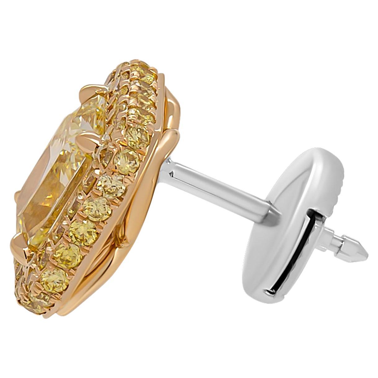 Taille radiant Clous d'oreilles en or jaune 18 carats avec diamants radiants de 2,05 carats certifiés GIA en vente
