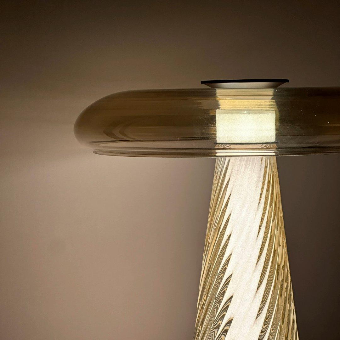 Hong Kong Lampe à poser Halo par André Fu en vente