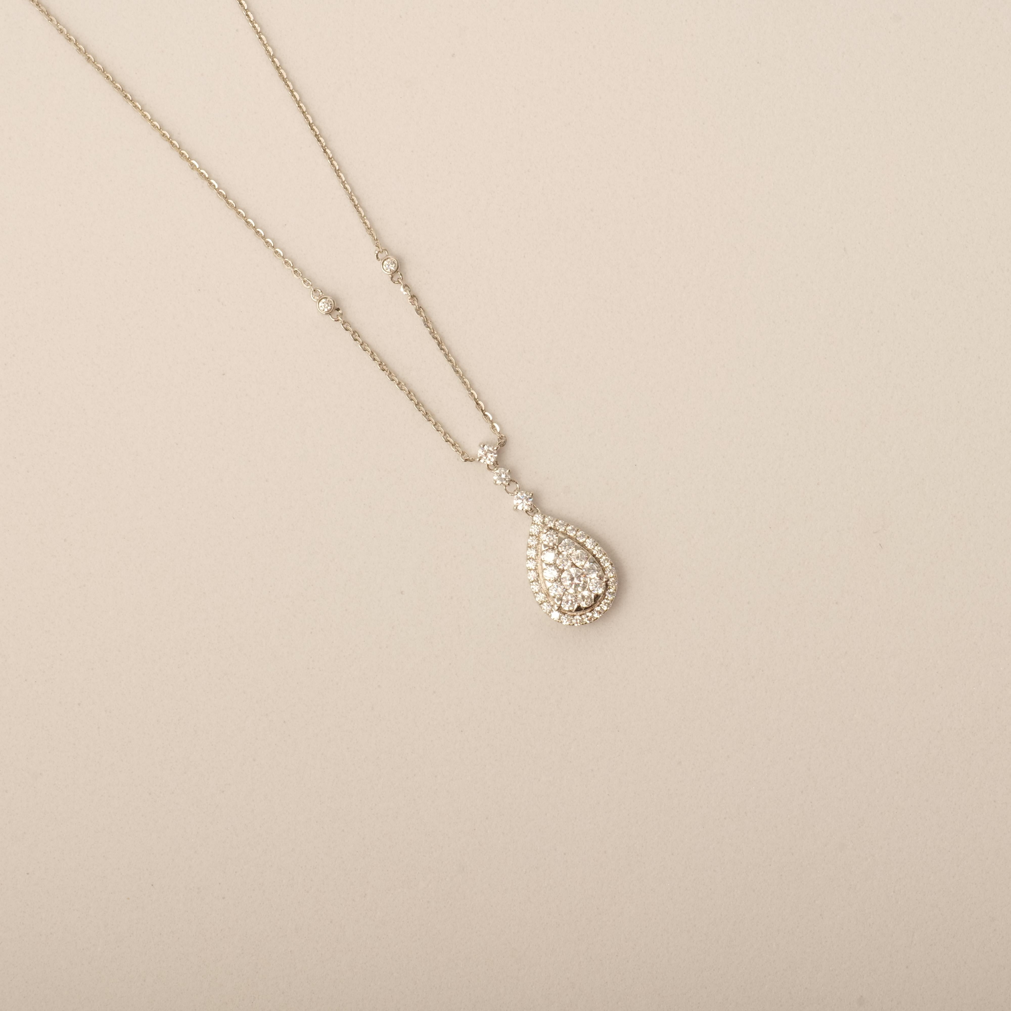 Collier de diamants Halo Teardrop en or massif 14K (certifié) en vente 2