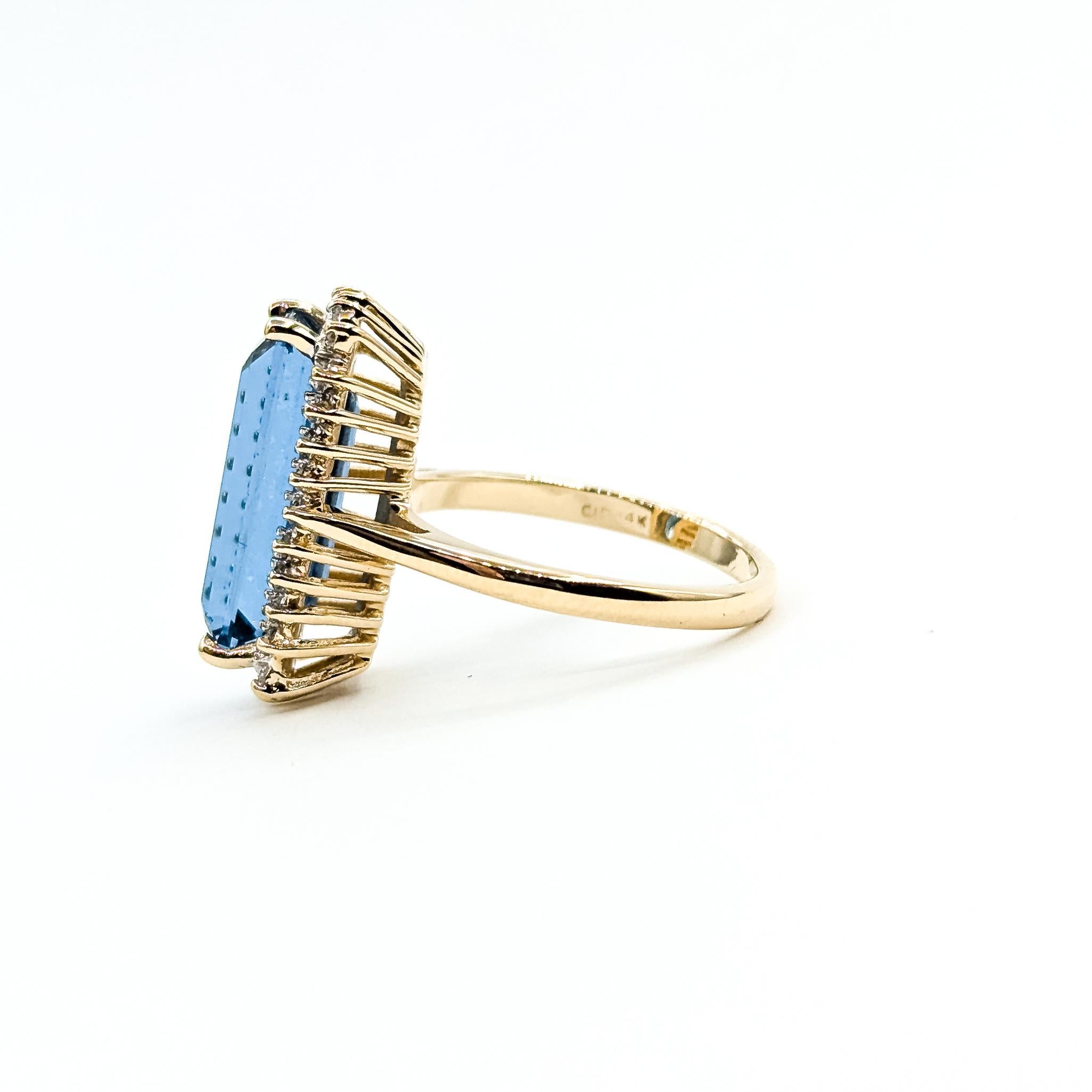 Halo Topaz & Diamond Ring in 14k en venta 4