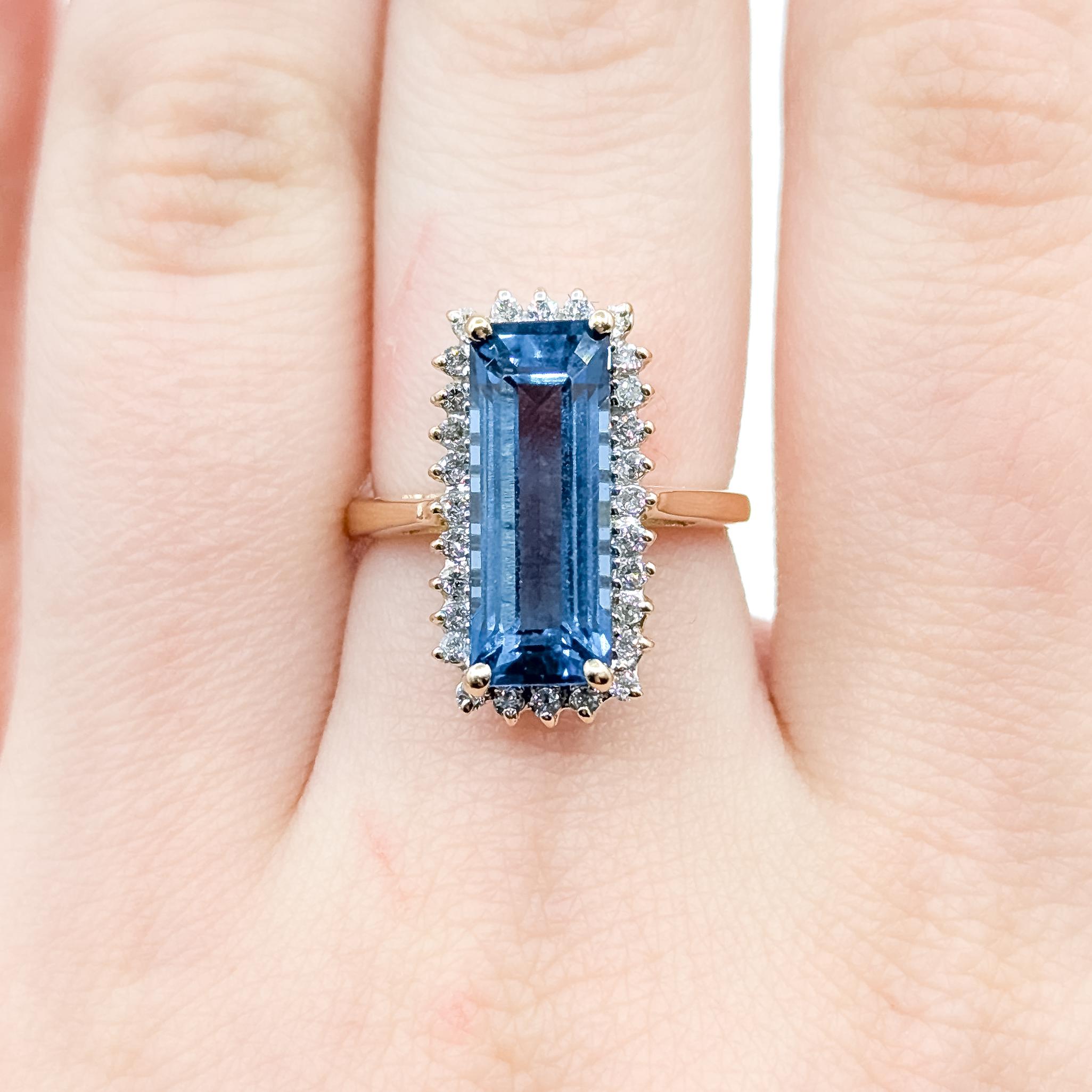 Halo Topaz & Diamond Ring in 14k en Excelente estado para la venta en Bloomington, MN