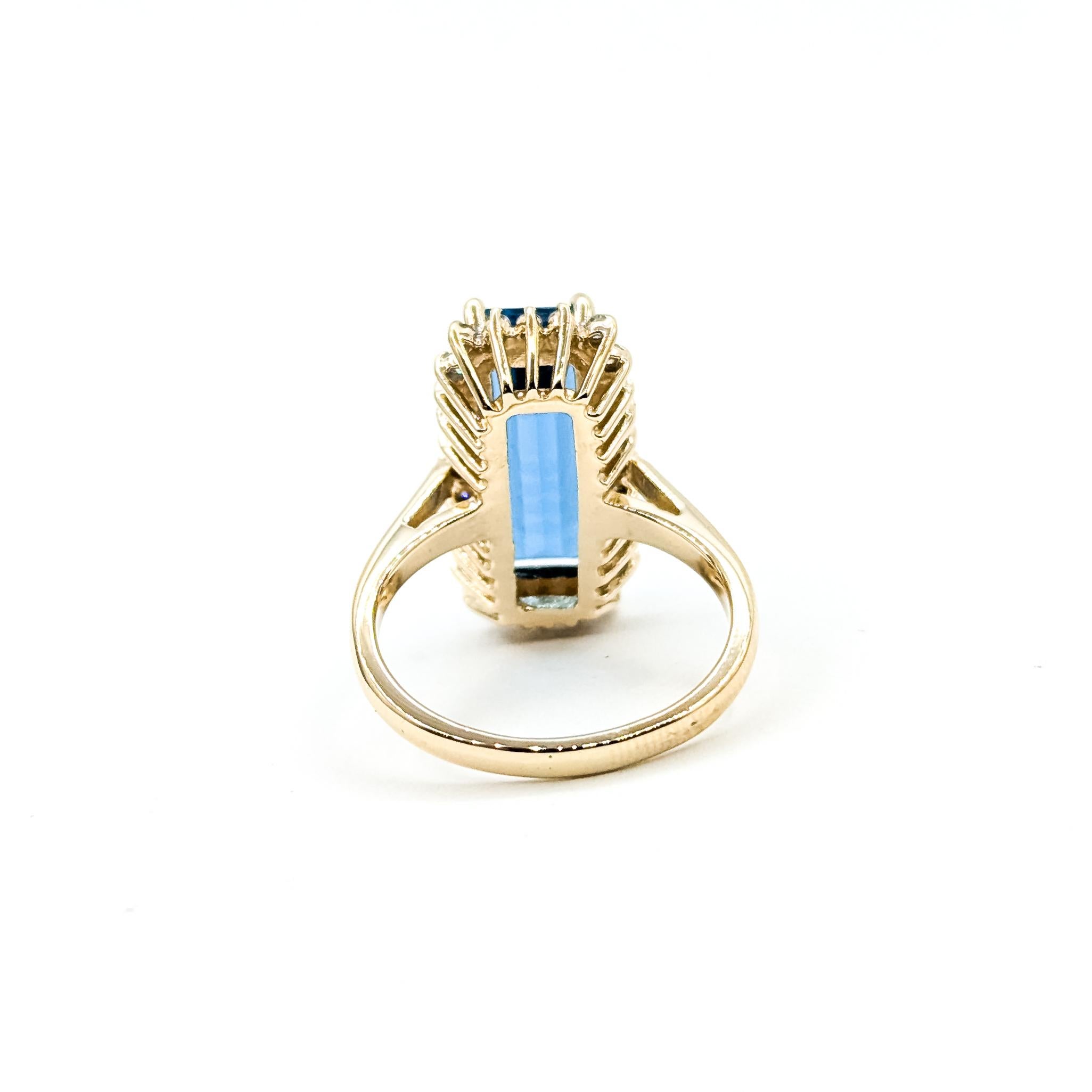 Halo Topaz & Diamond Ring in 14k en venta 3