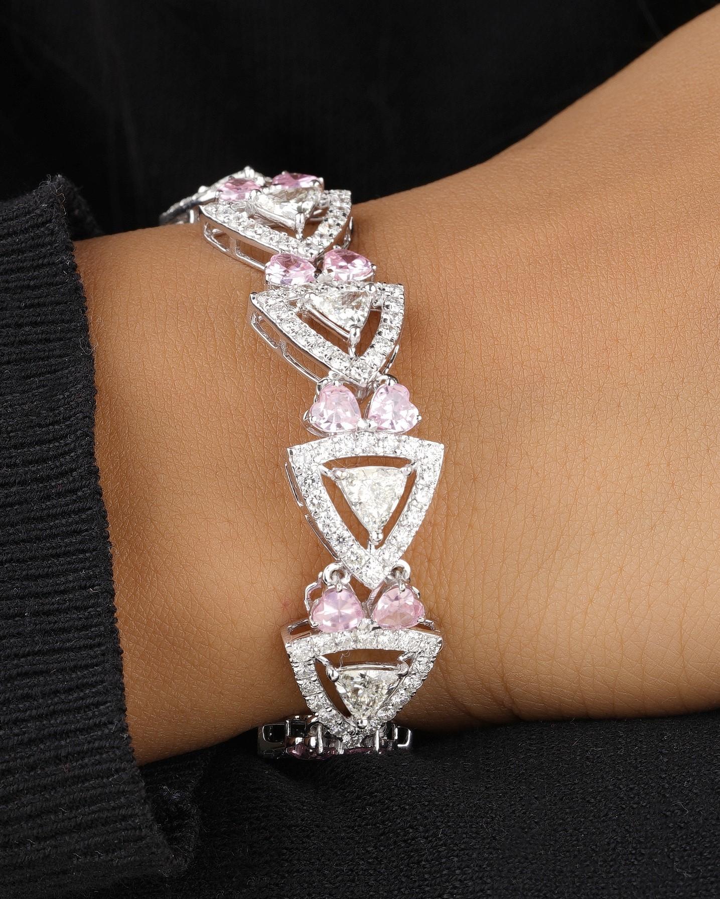 Pink Tourmaline with Haloed Trillion Diamonds Bracelet in 18K Solid Gold In New Condition For Sale In New Delhi, DL