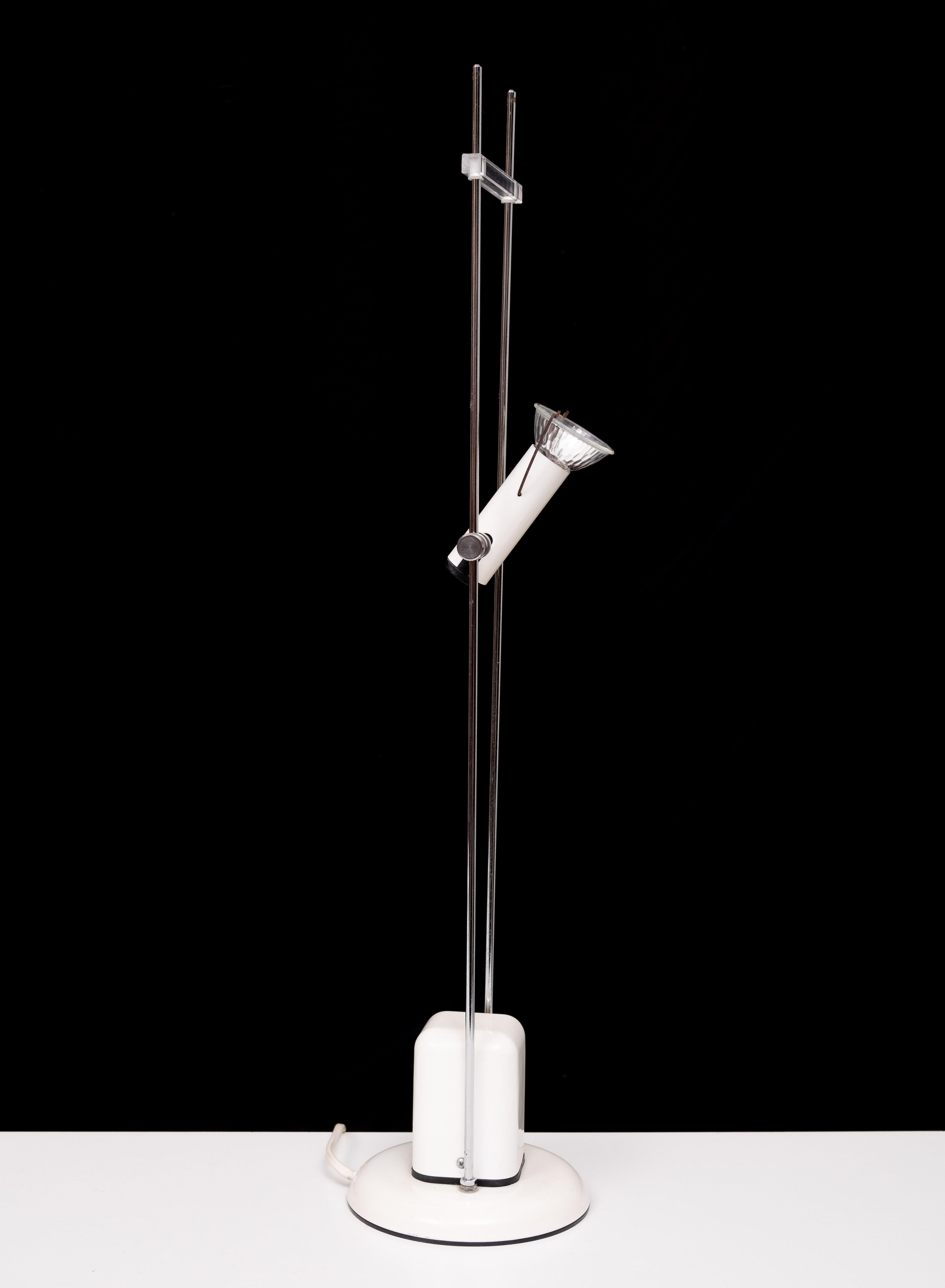 Halogen Desk lamp 1980s Dutch In Good Condition For Sale In Den Haag, NL
