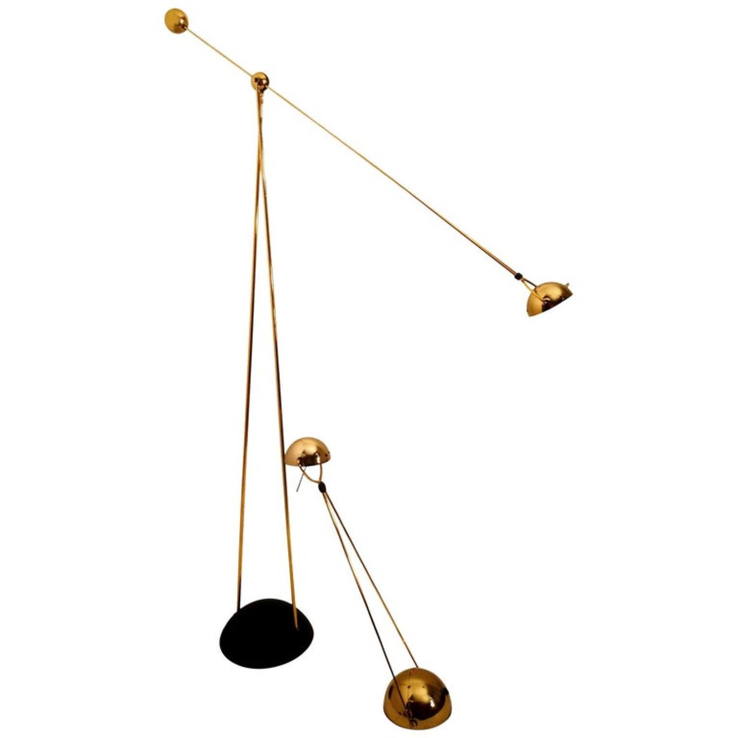 Minimalist, modern, tall and elegant counterweight halogen floor and wall lamp designed in 1983 by Paolo Francesco Piva. With high quality material and great attention to detail.

Measures of the table lamp
Diameter 5.51 in. (14 cm) x height