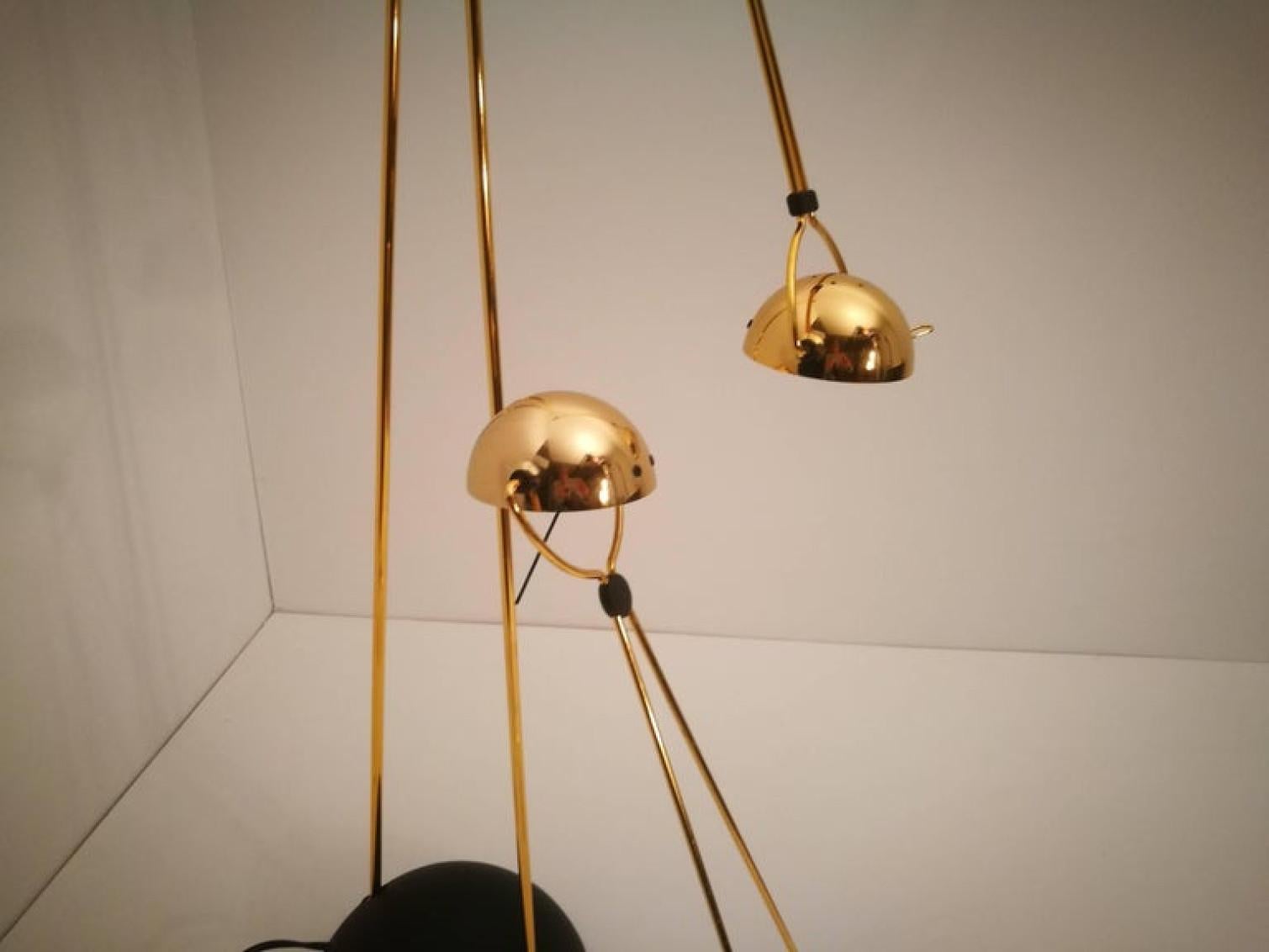 Moderne Lampadaire et lampe de bureau halogène de Stephano Cevoli plaqué or, années 1980, Italie en vente