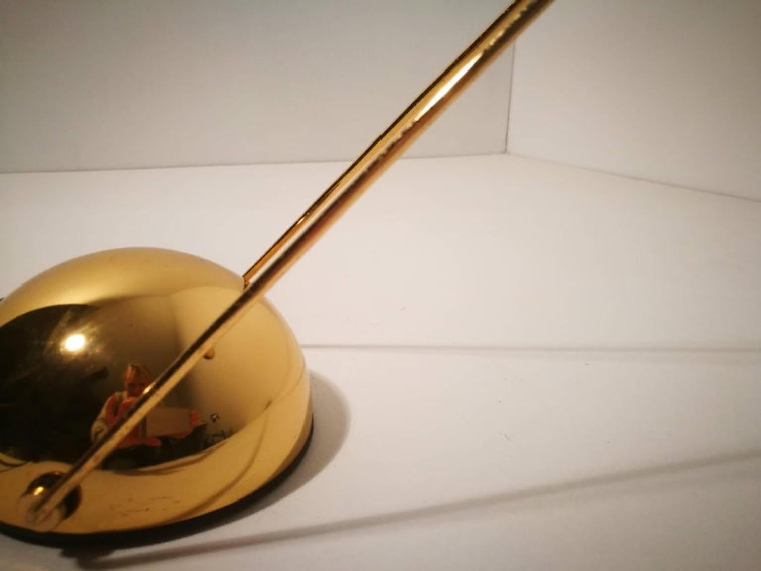 20ième siècle Lampadaire et lampe de bureau halogène de Stephano Cevoli plaqué or, années 1980, Italie en vente