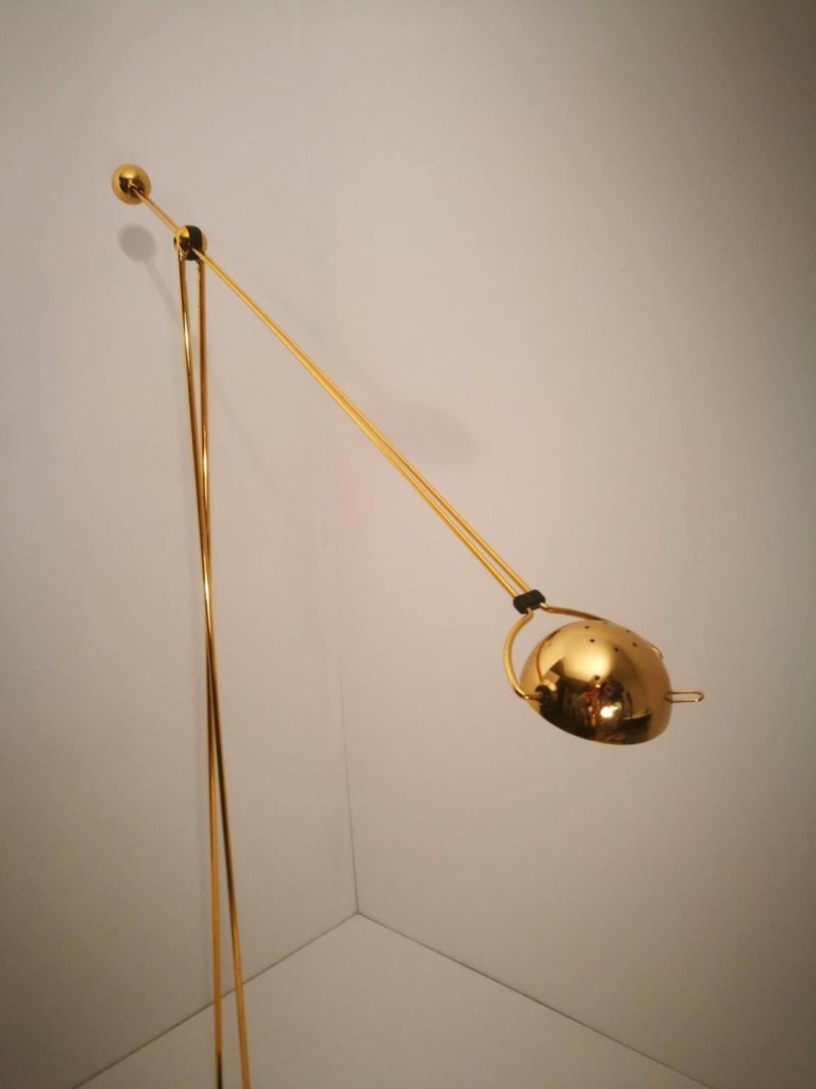 Or Lampadaire et lampe de bureau halogène de Stephano Cevoli plaqué or, années 1980, Italie en vente