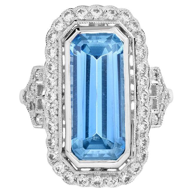 En vente :  Bague Halona en or blanc 18 carats avec topaze bleue taille émeraude et halo de diamants