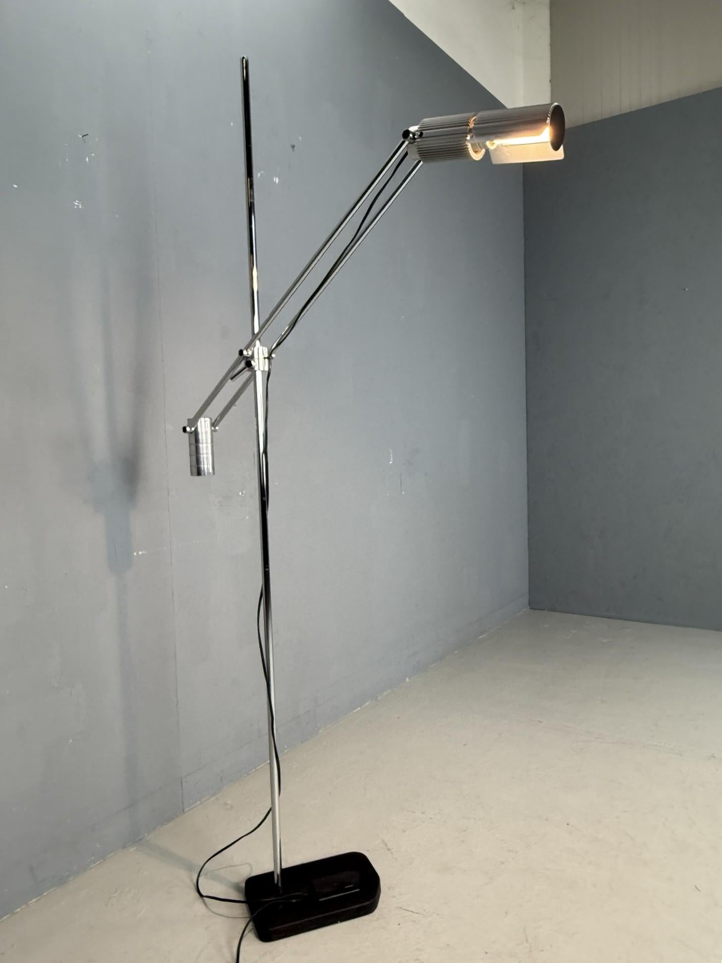 Lámpara de pie Haloprofil 8008 de Viktor Frauenknecht para Swiss Lamps Años 70 en venta 3