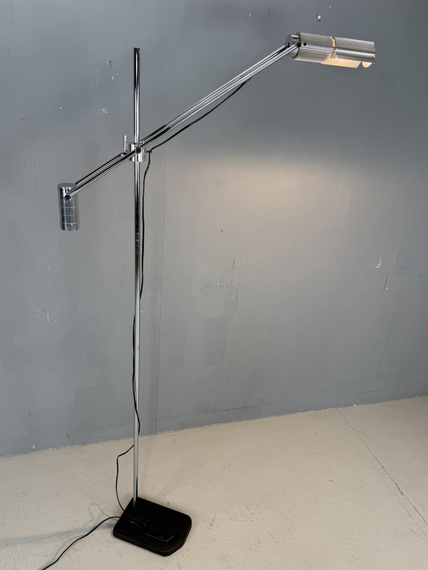 Lámpara de pie Haloprofil 8008 de Viktor Frauenknecht para Swiss Lamps Años 70 Moderno de mediados de siglo en venta