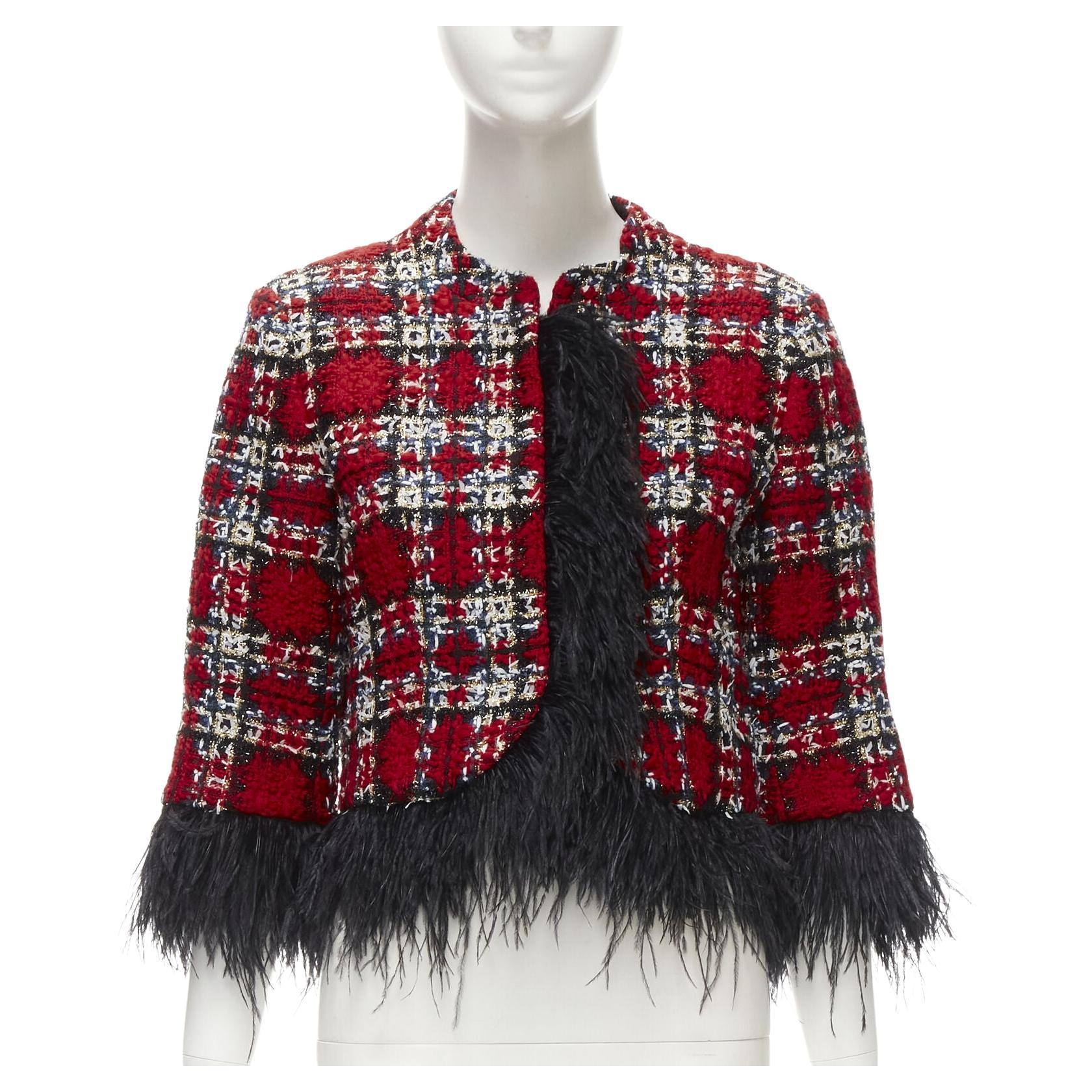 HALPERN Veste courte en tweed à carreaux rouges avec garniture en plumes noires FR34 XS 2022 en vente