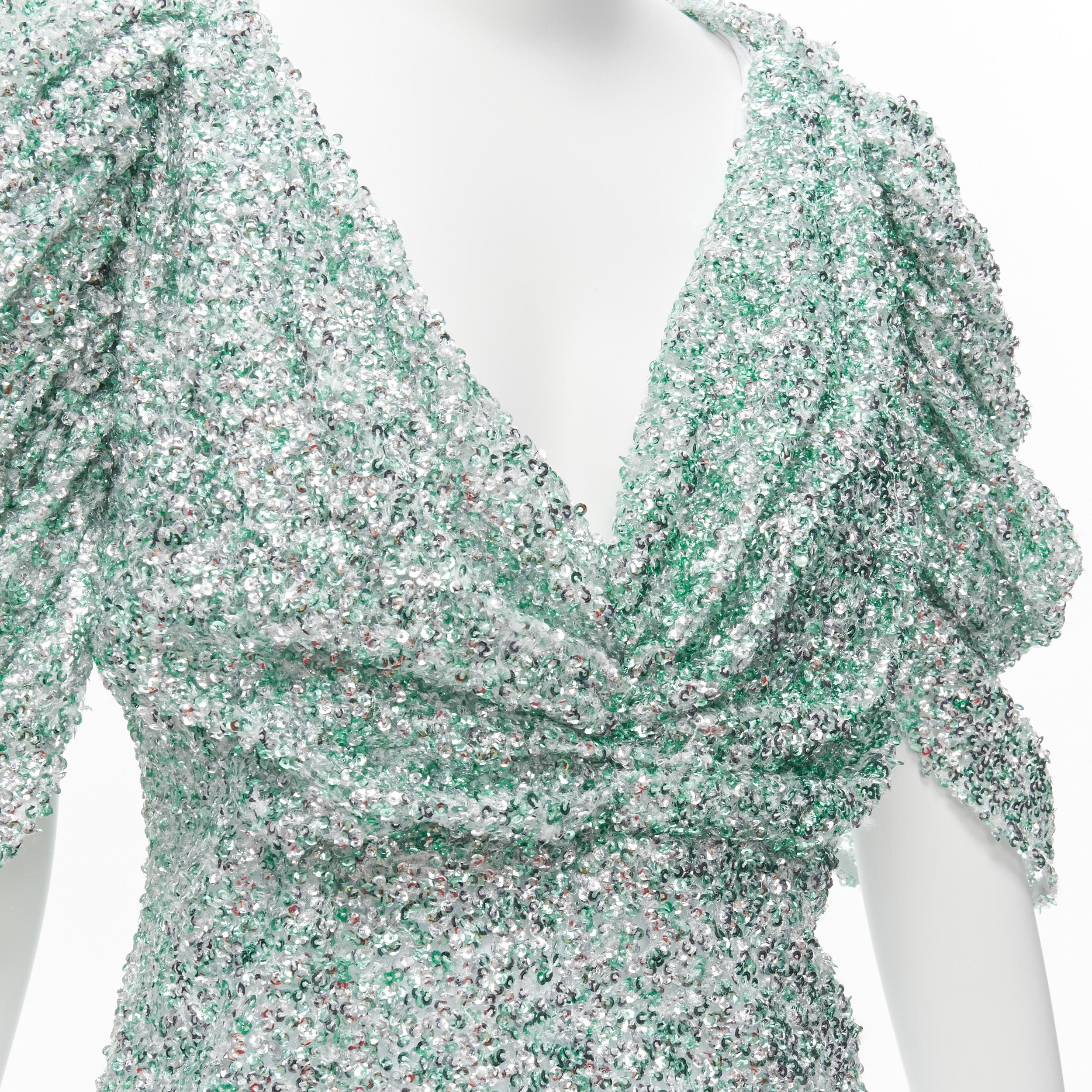 HALPERN seafoam green silver sequins deep V puff sleeves top FR36 XS
Reference: AAWC/A00453
Brand: Halpern
Material: Polyester
Color: Green, Silver
Pattern: Sequins
Closure: Zip
Lining: White Polyester
Extra Details: Back zip detail.
Made in: United