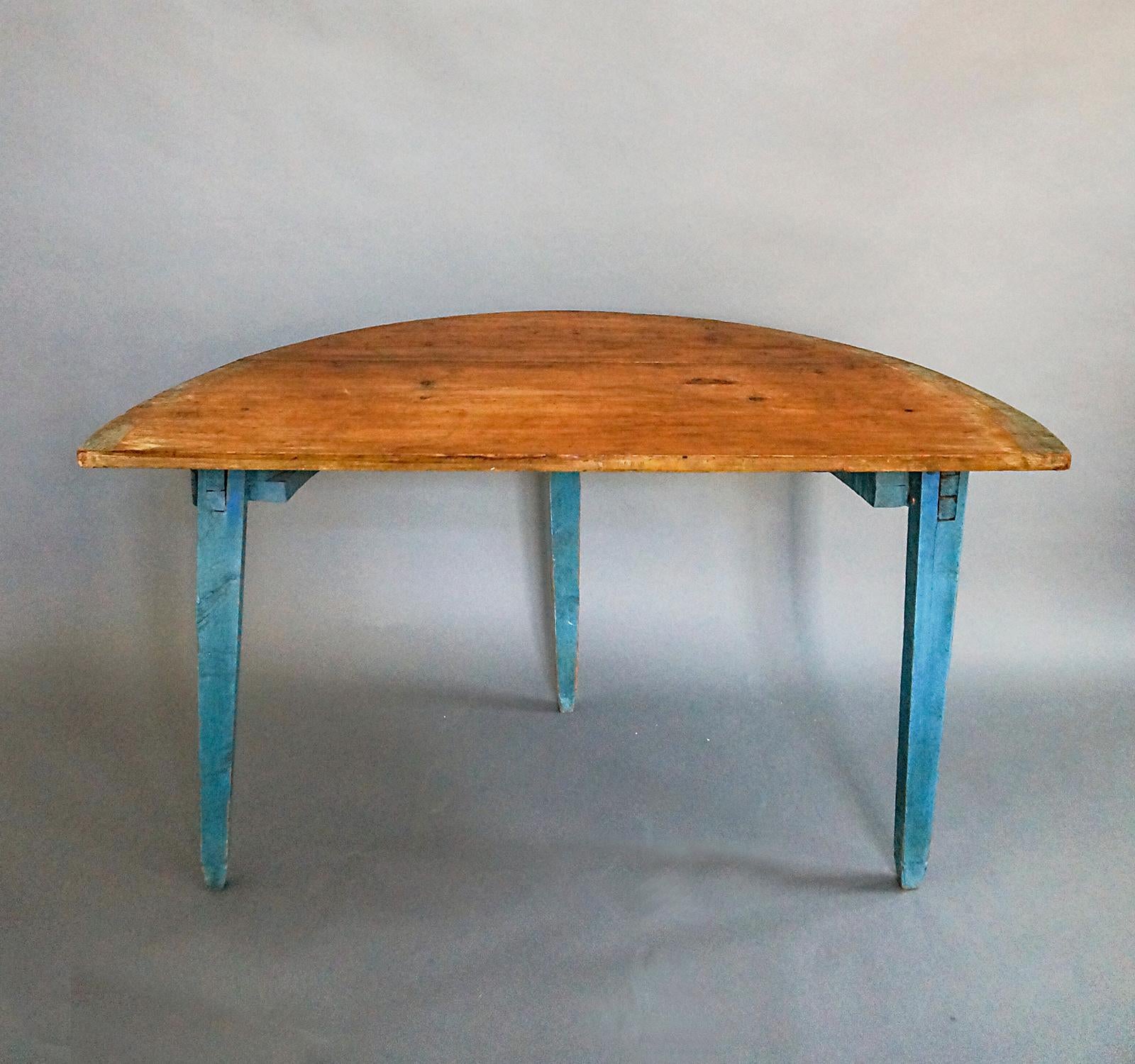 Hälsingland Demilune Table In Good Condition For Sale In Great Barrington, MA