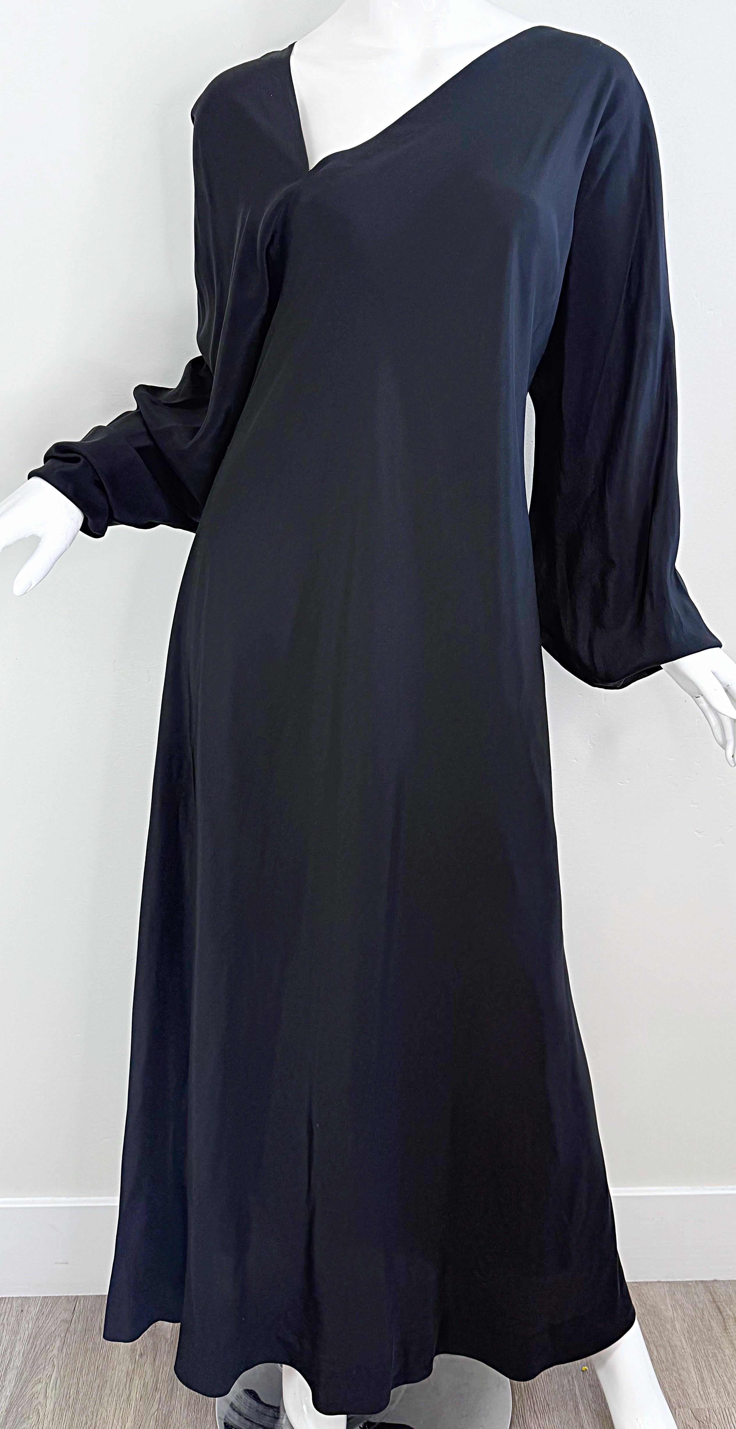 Halston 1970s Seda Negro Bies Icono Manga Obispo Vestido de noche Vintage en venta 7