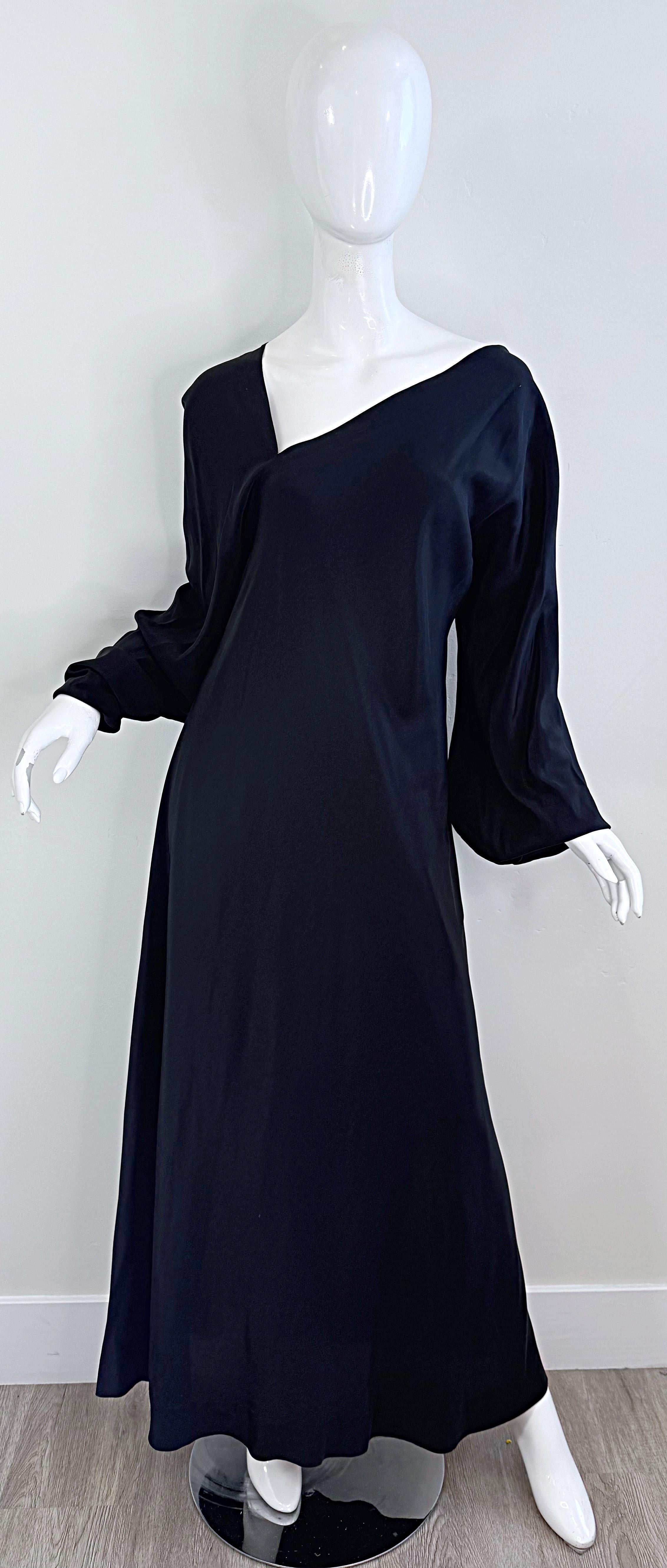 Halston 1970s Seda Negro Bies Icono Manga Obispo Vestido de noche Vintage en venta 10