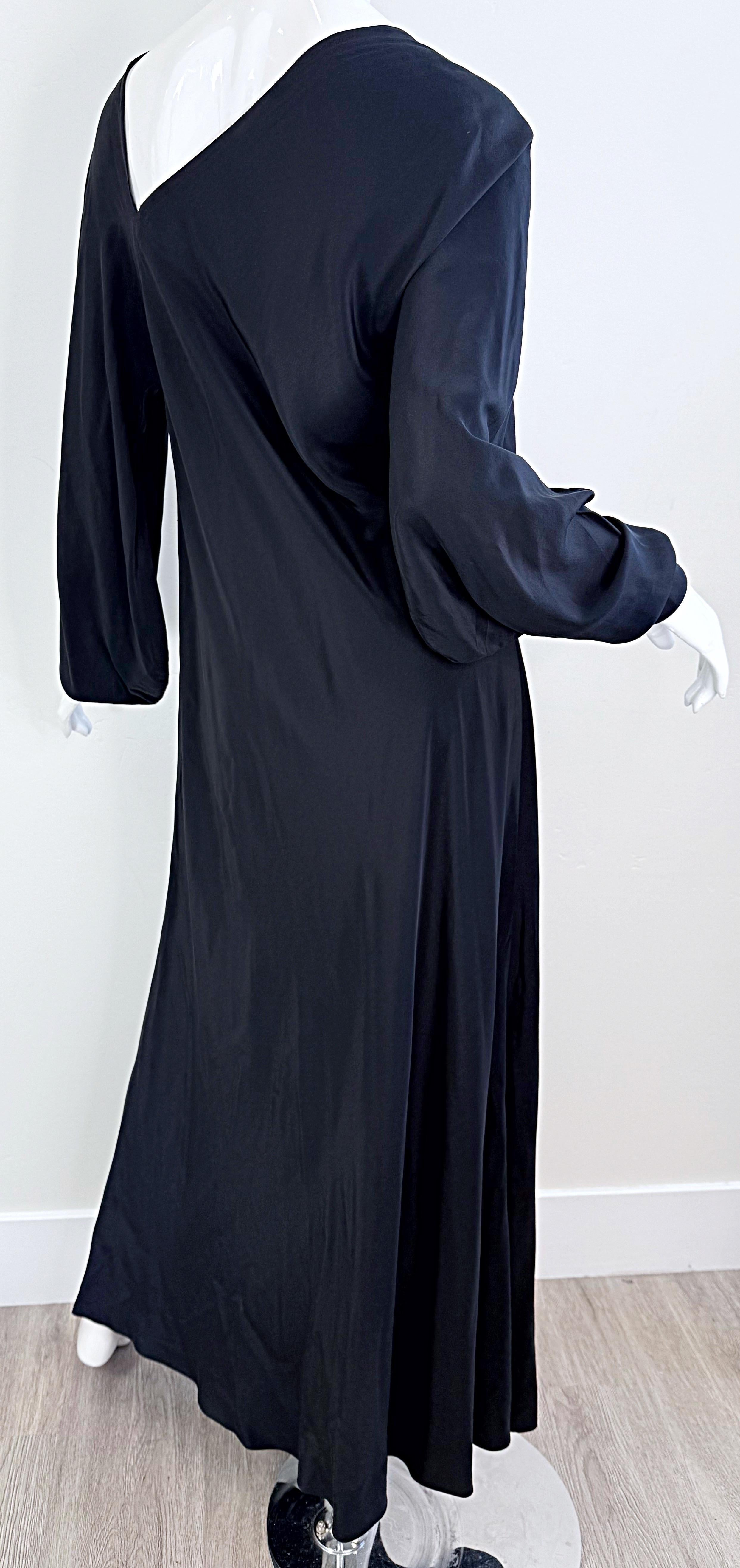 Halston 1970s Seda Negro Bies Icono Manga Obispo Vestido de noche Vintage en venta 11