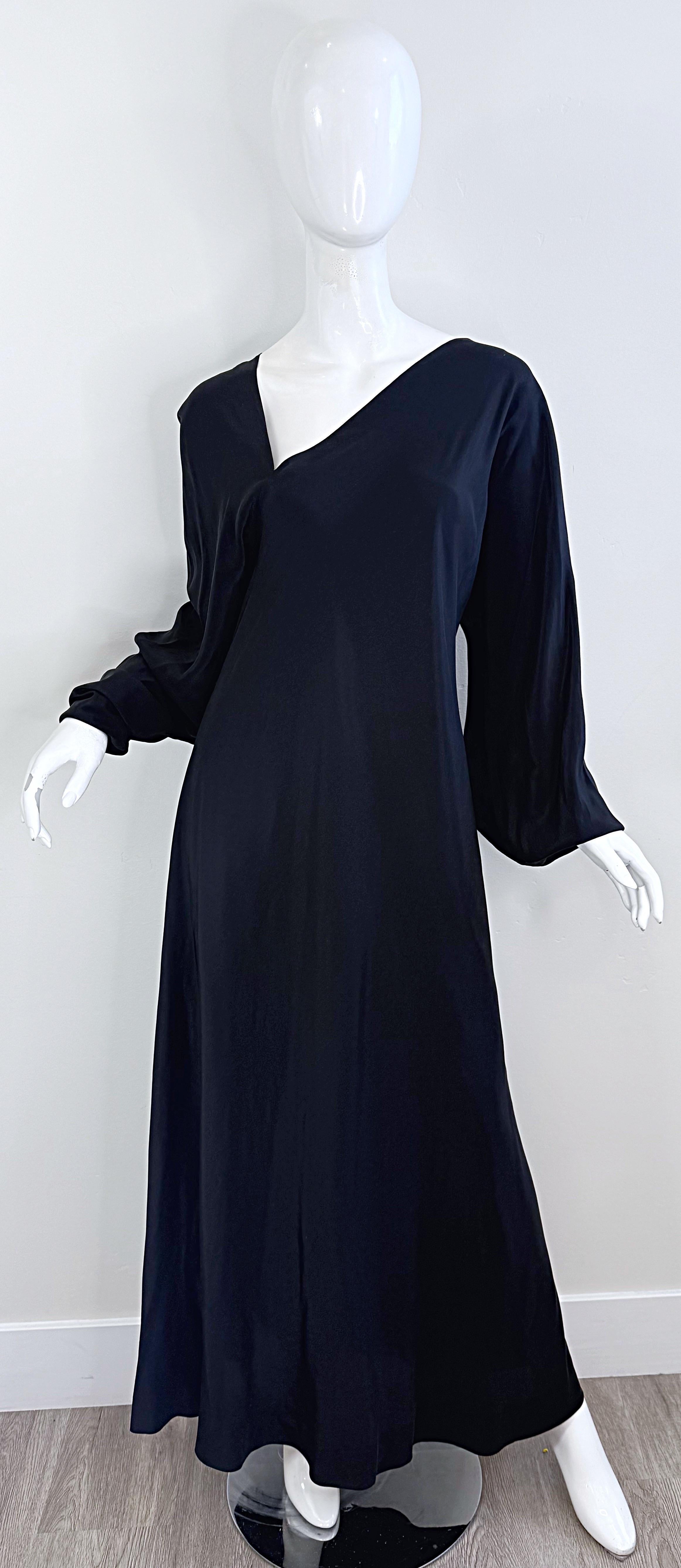 Halston 1970s Seda Negro Bies Icono Manga Obispo Vestido de noche Vintage en venta 12