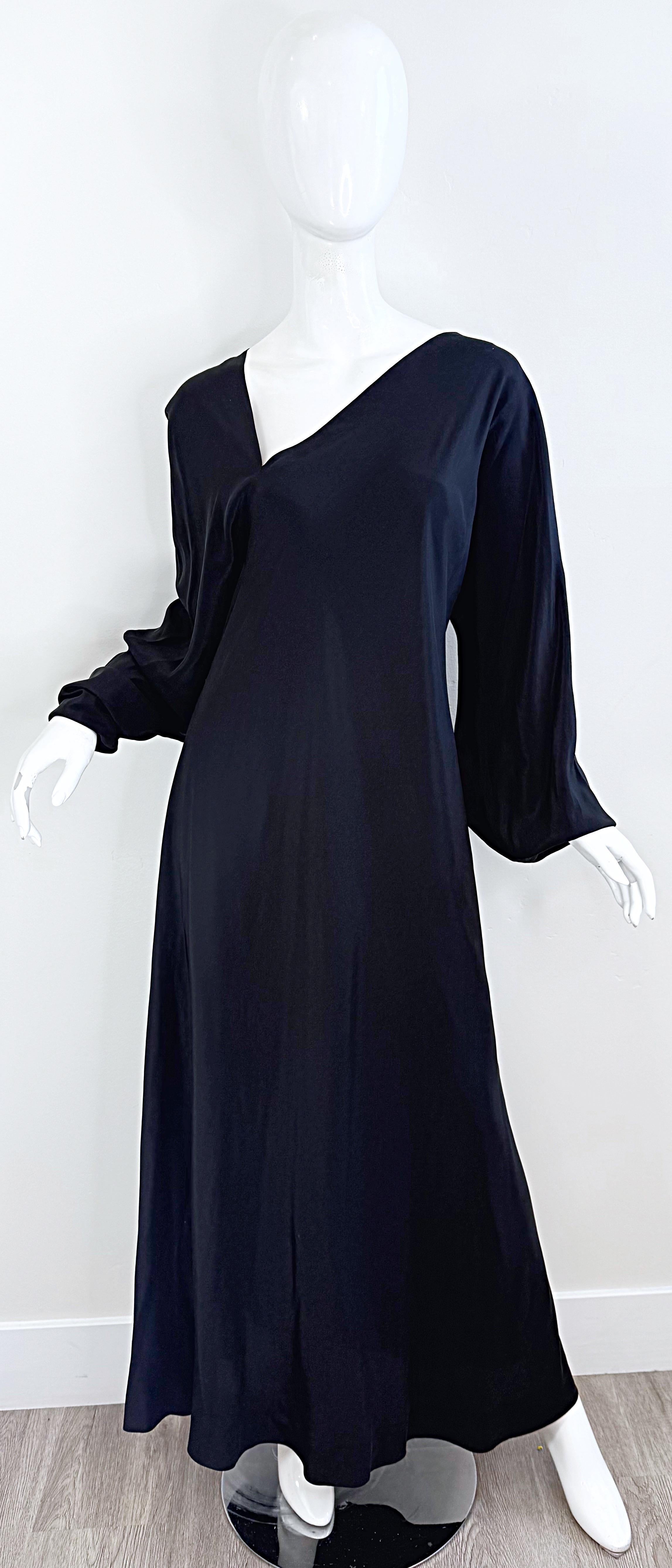 Halston 1970s Seda Negro Bies Icono Manga Obispo Vestido de noche Vintage en Excelente estado para la venta en San Diego, CA