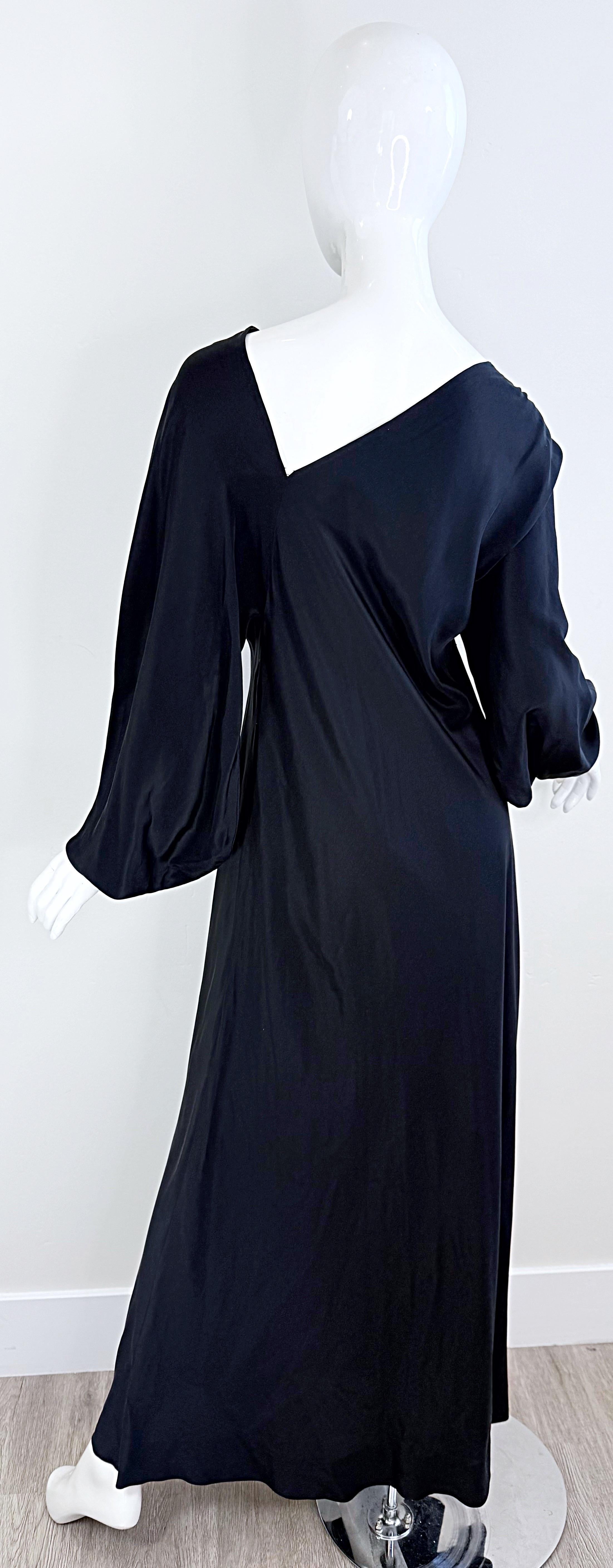 De las mujeres Halston 1970s Seda Negro Bies Icono Manga Obispo Vestido de noche Vintage en venta