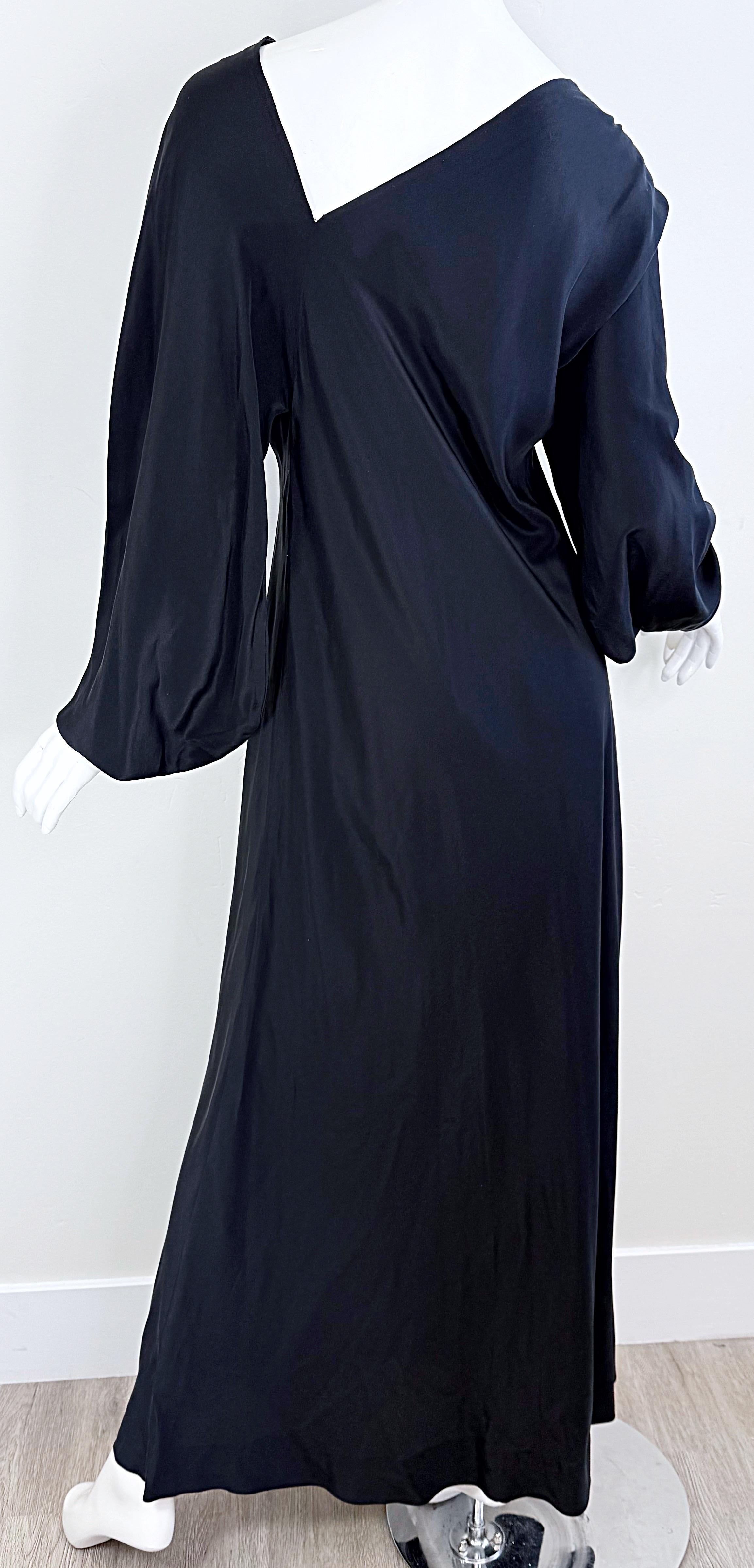 Halston 1970s Seda Negro Bies Icono Manga Obispo Vestido de noche Vintage en venta 2