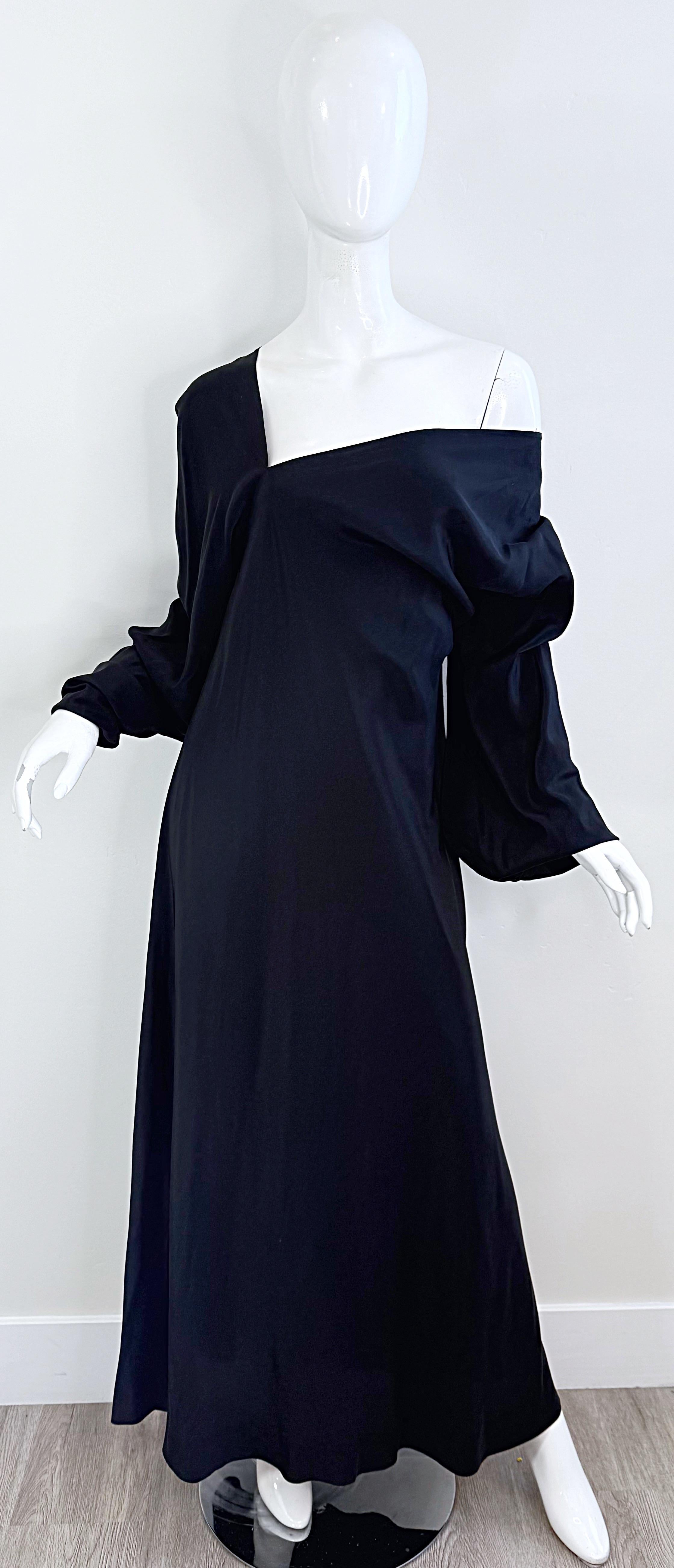 Halston 1970s Seda Negro Bies Icono Manga Obispo Vestido de noche Vintage en venta 3