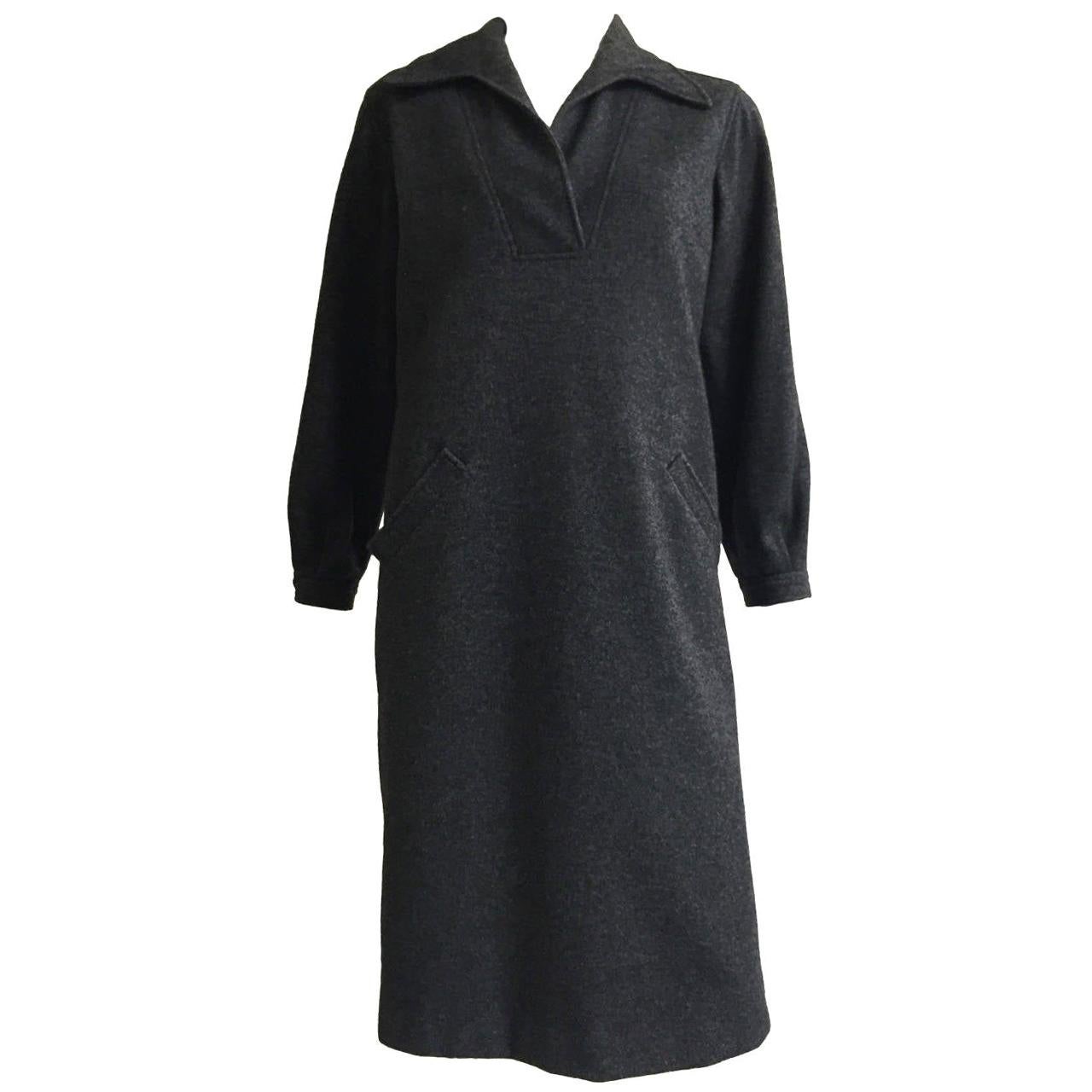 Halston 1970s Gray Wool Dress with Pockets size 6/8. For Sale