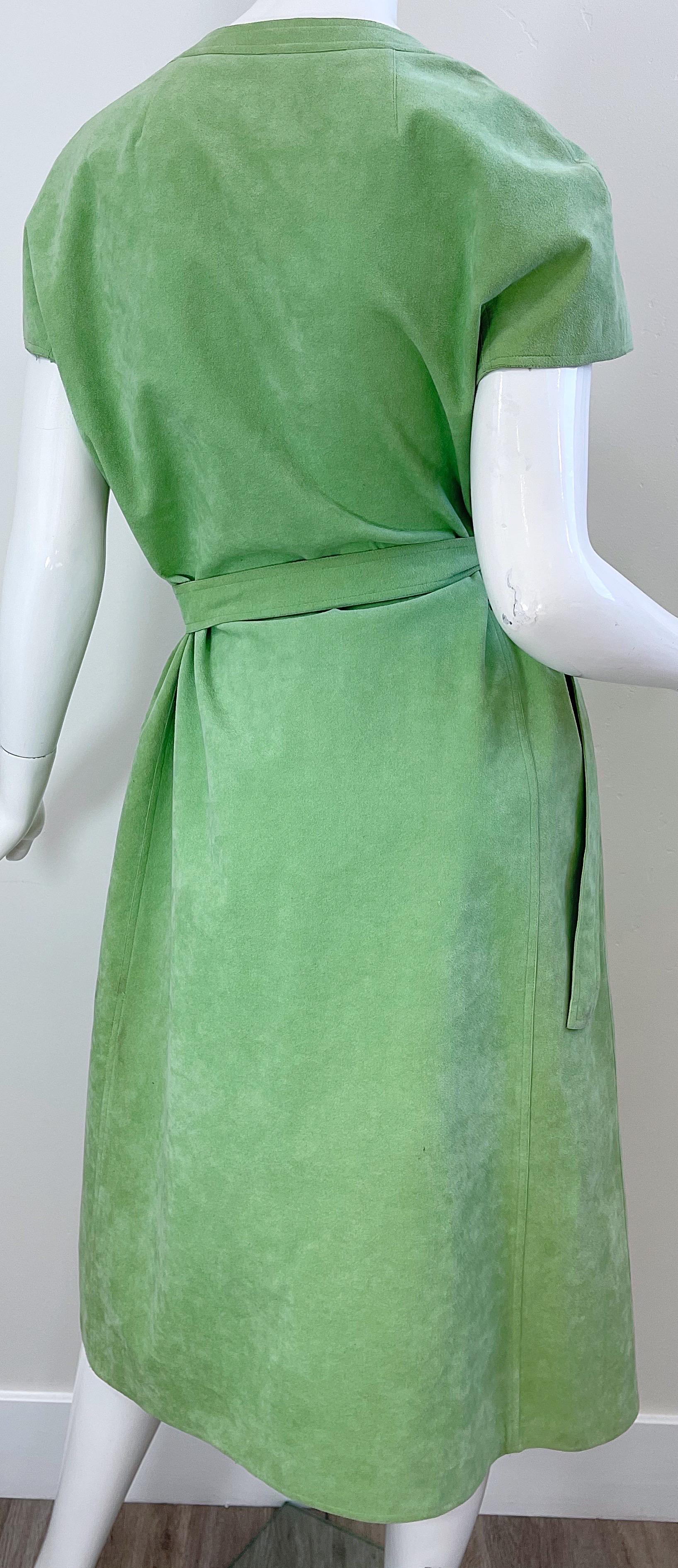 Halston 1970s Pistachio Green Ultra Suede Short Sleeve Vintage 70s Shirt Dress For Sale 6