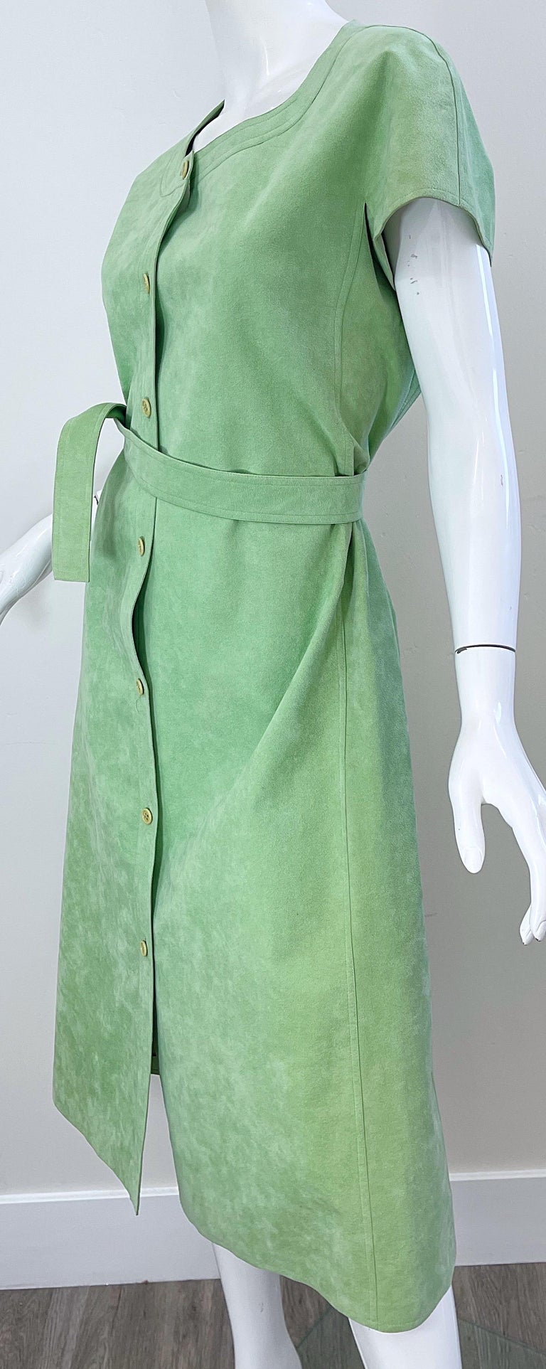 Halston 1970s Pistachio Green Ultra Suede Short Sleeve Vintage 70s Shirt Dress For Sale 11