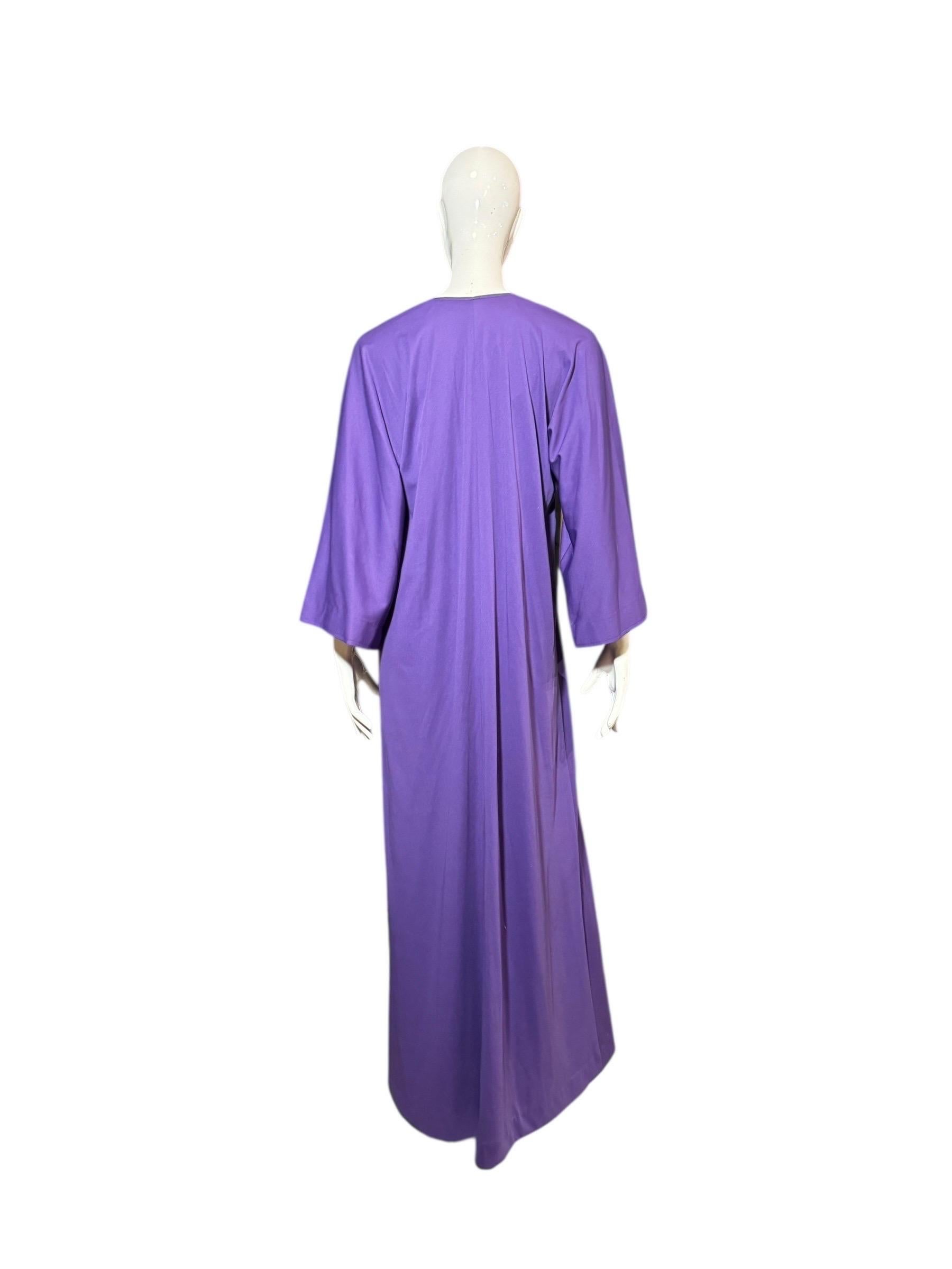 Halston 1970s Purple Jersey Kaftan Dress - Minimalist V-Neck Silhouette Pour femmes en vente