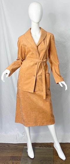 Halston 1970s Salmon Peach Ultrasuede Vintage 70s Abito con cintura e gonna