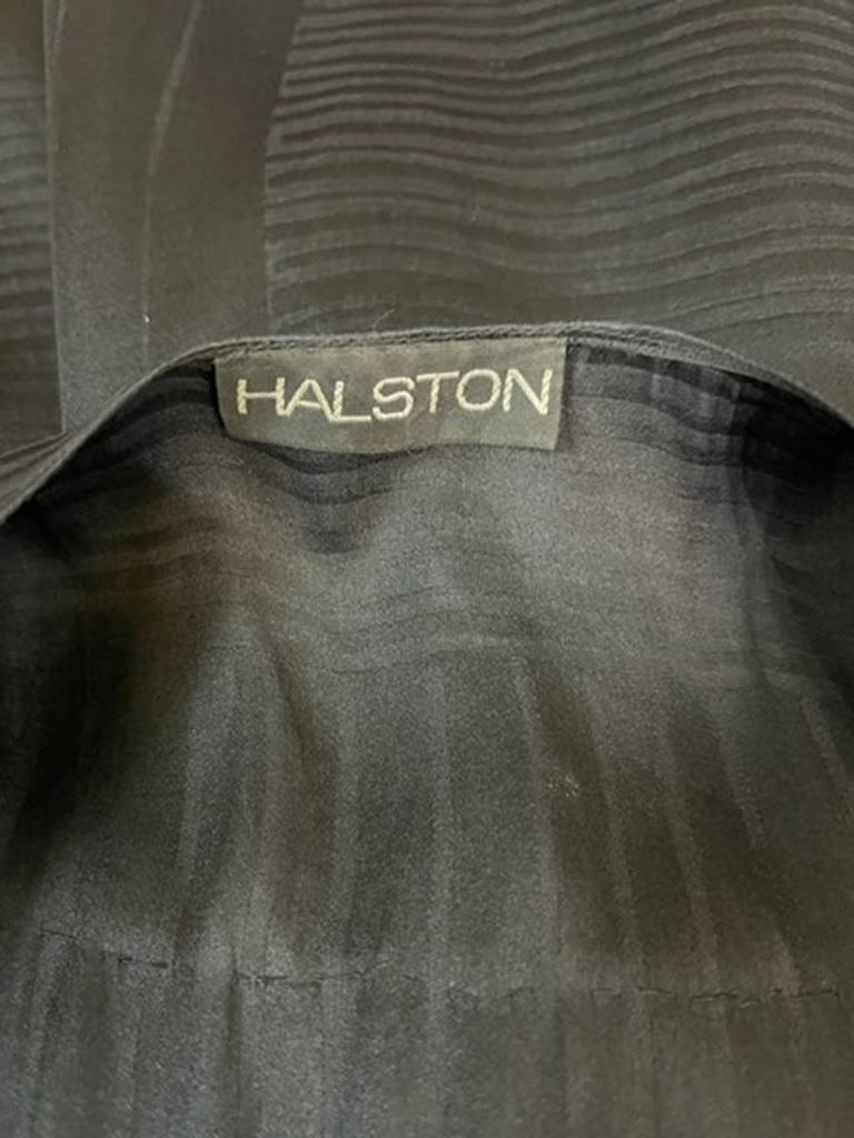 Vestido de cóctel negro Halston con mangas aleteadas, años 70 en Excelente estado para la venta en Los Angeles, CA