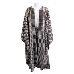 Halston Karo-Woll-Cape-Rock-Ensemble