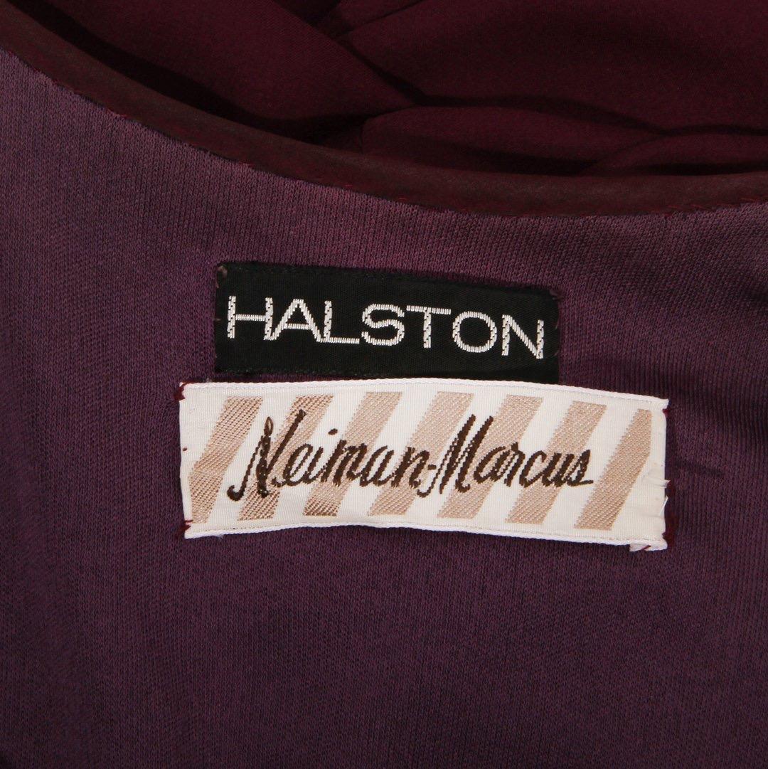Robe de déesse Halston des années 1970 Bon état - En vente à Los Angeles, CA