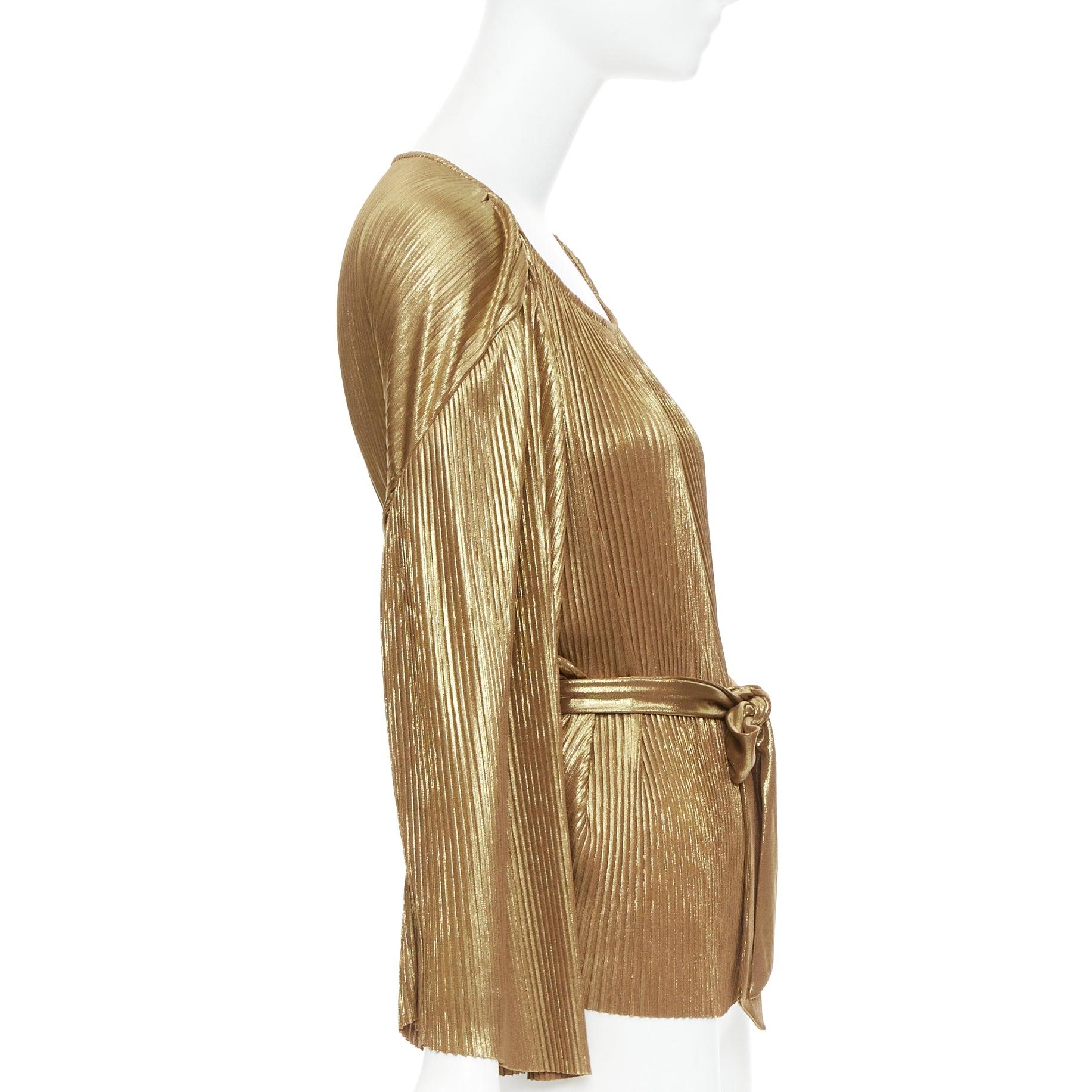 Halston Heritage oro, top a fisarmonica plissettato con arricciatura sulla spalla, dea della cravatta US10 L. In condizioni ottime in vendita a Hong Kong, NT