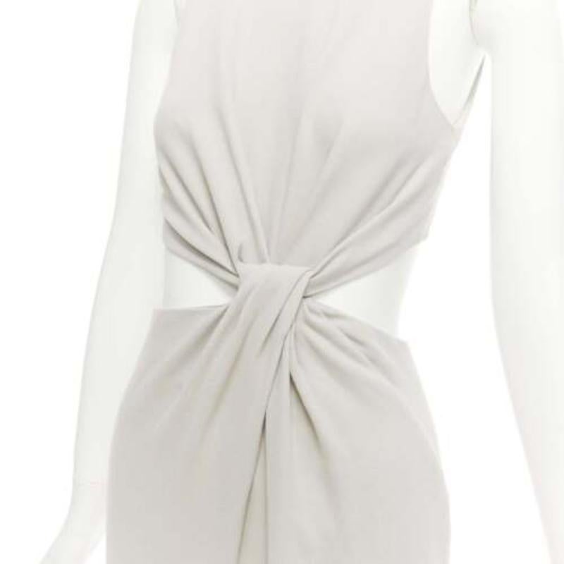 Halston Heritage grigio, tuta tagliata, drappeggiata e asimmetrica in vita US0 XS
Riferimento: CELG/A00381
Marchio: Halston Heritage
Visto su: Sienna Miller
Materiale: Poliestere
Colore: Grigio
Modello: Tinta unita
Chiusura: zip
Fodera: Tessuto