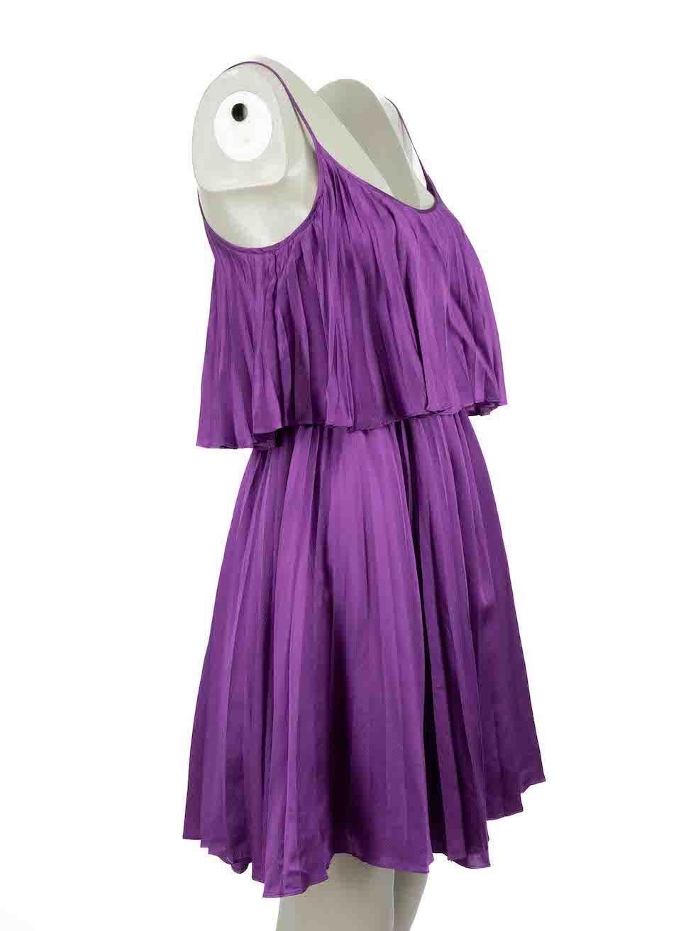 CONDITION is Very good. Minimal wear to dress is evident. Minimal wear to the rear neckline lining with small hole to the silk on this used Halston Heritage designer resale item.
 
Details
Purple
Silk
Dress
Sleeveless
Round neck
Ruffle layered