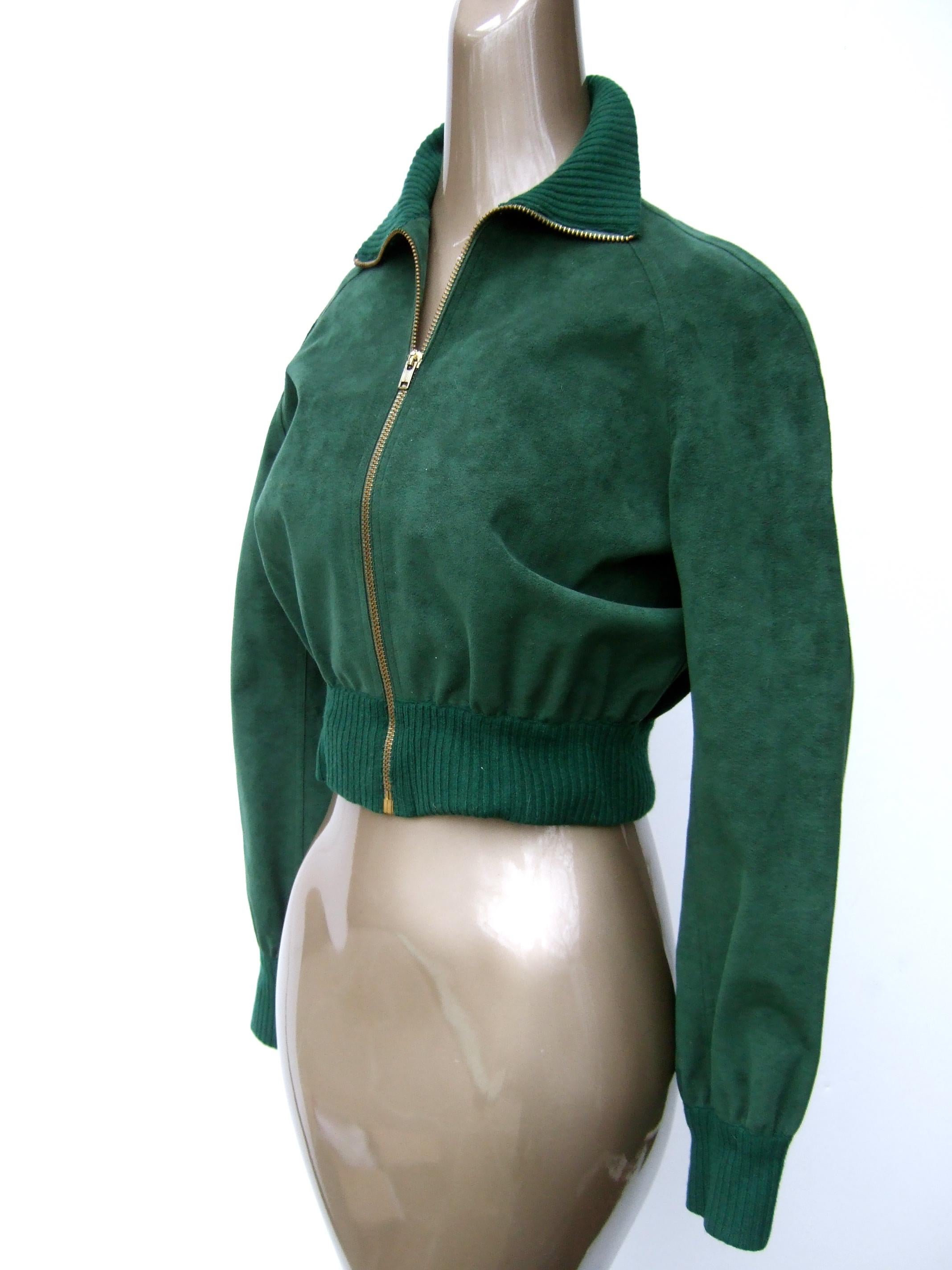 Halston Iconic Ultra Feather - Veste courte à fermeture éclair en faux daim des années 1970 Petite  en vente 2