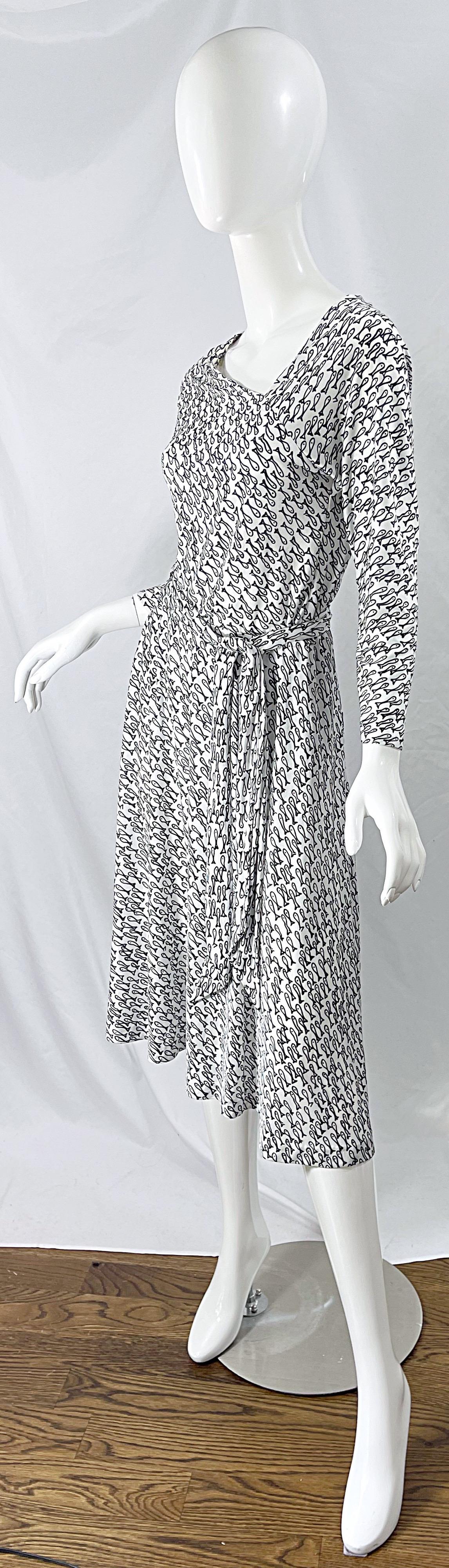 Halston IV 1970s Rare Novelty Fish Print Black and White Vintage 70s Ensemble For Sale 7