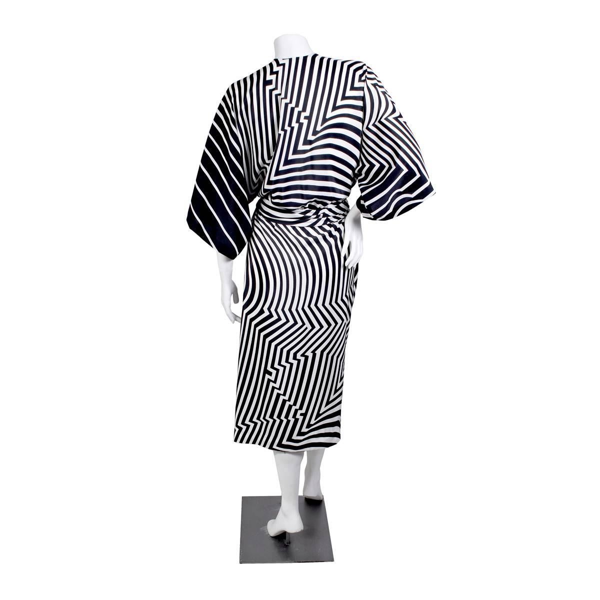 Vintage dress by Halston circa 1970s
Wrap style dress with hook closures inside waist
Kimono sleeves
Black and white graphic line print
Includes matching belt
Condition: Excellent vintage condition
Size/Measurements:
42