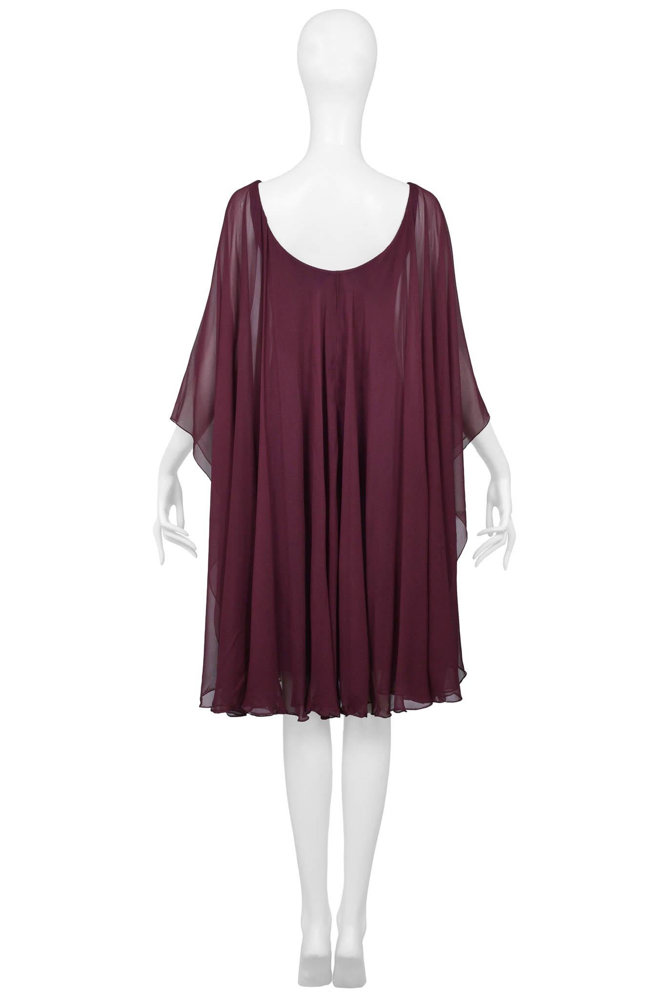 Lila Chiffon- und Jersey-Kleid von Halston (Schwarz) im Angebot