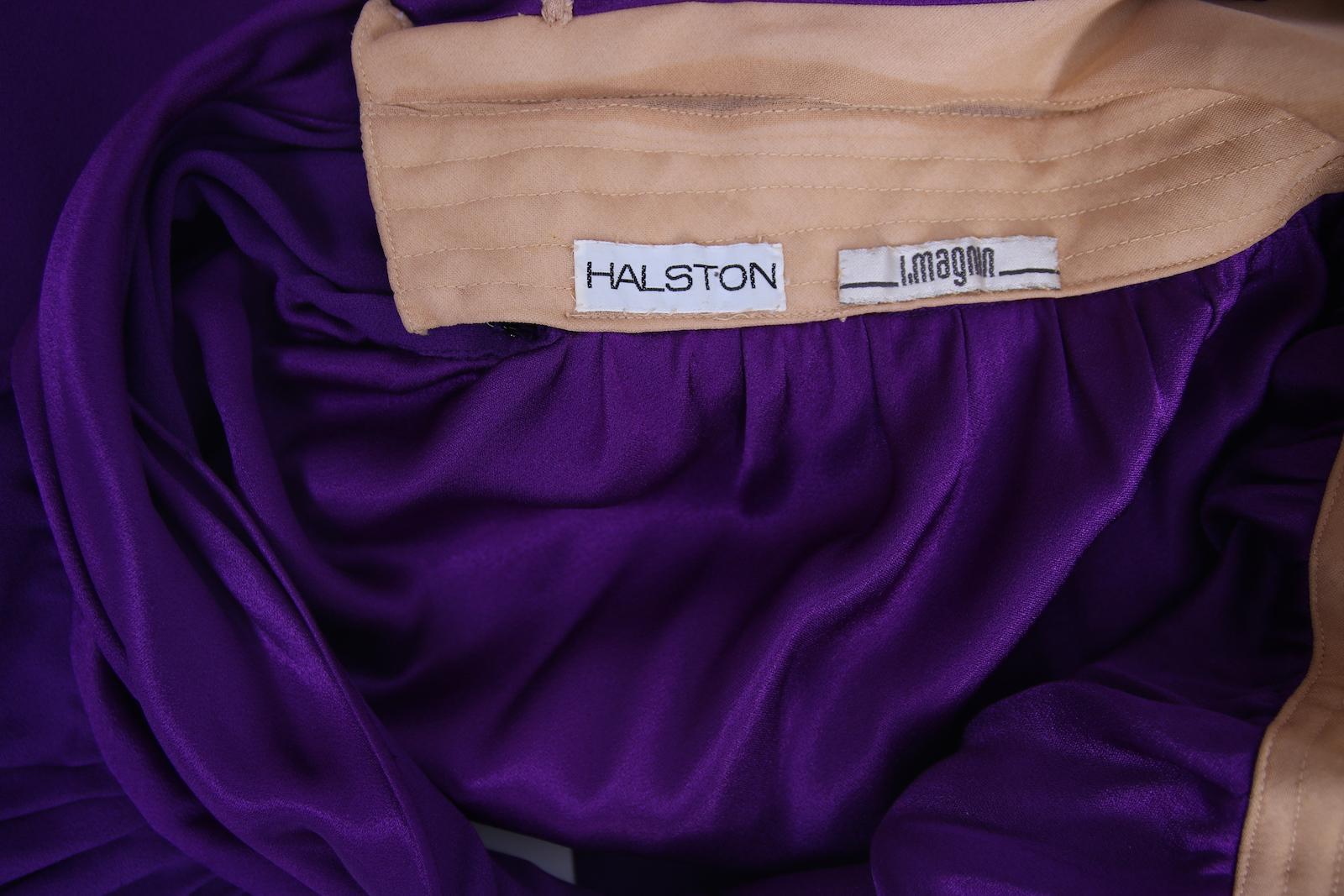 Halston Lila Seide Abendkleid mit einer Schulter aus Seide 1970er Jahre im Angebot 1