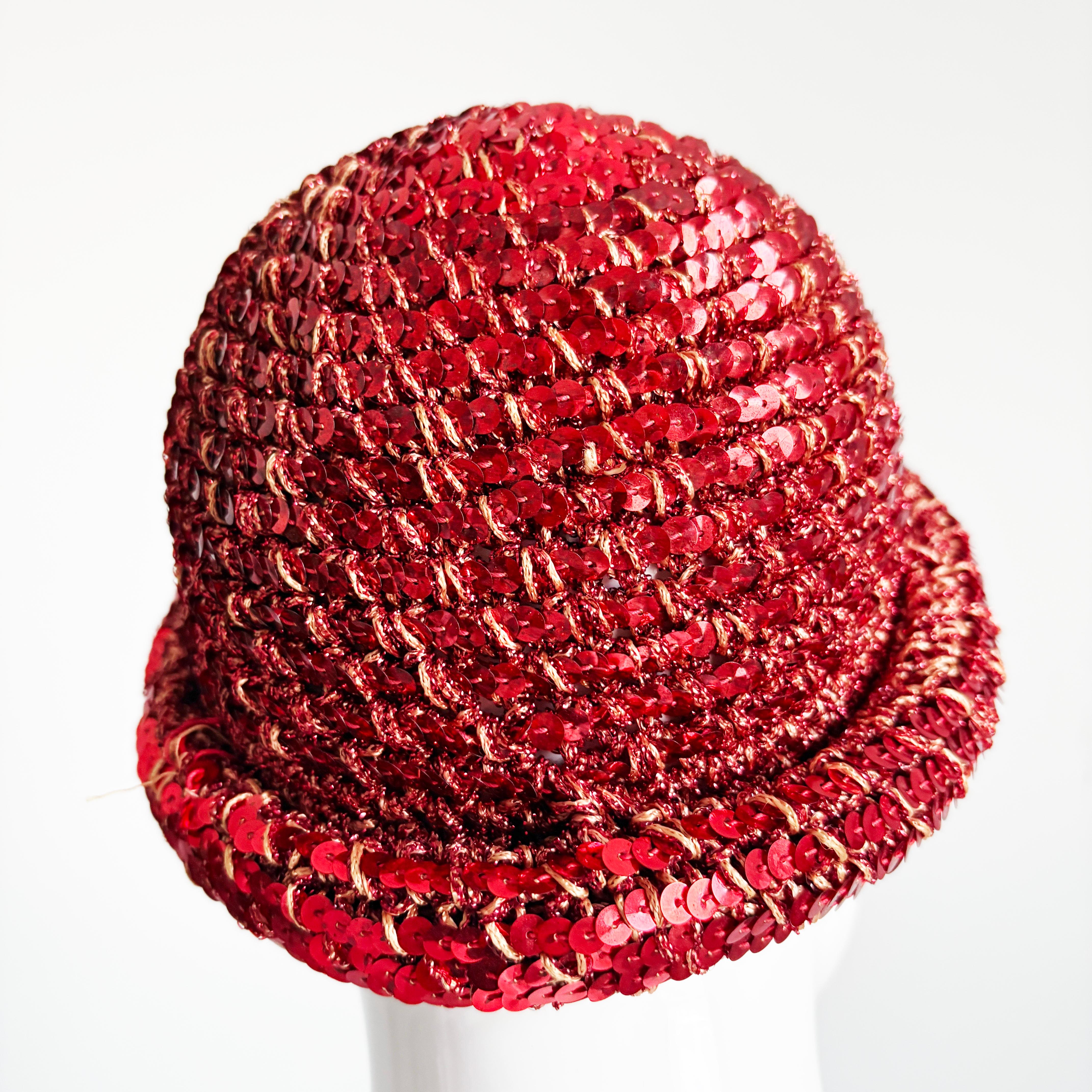 Halston Skull Cap Red Sequins Hat Beanie 70s Rare Studio 54 Disco Era OS Vintage in vendita 1