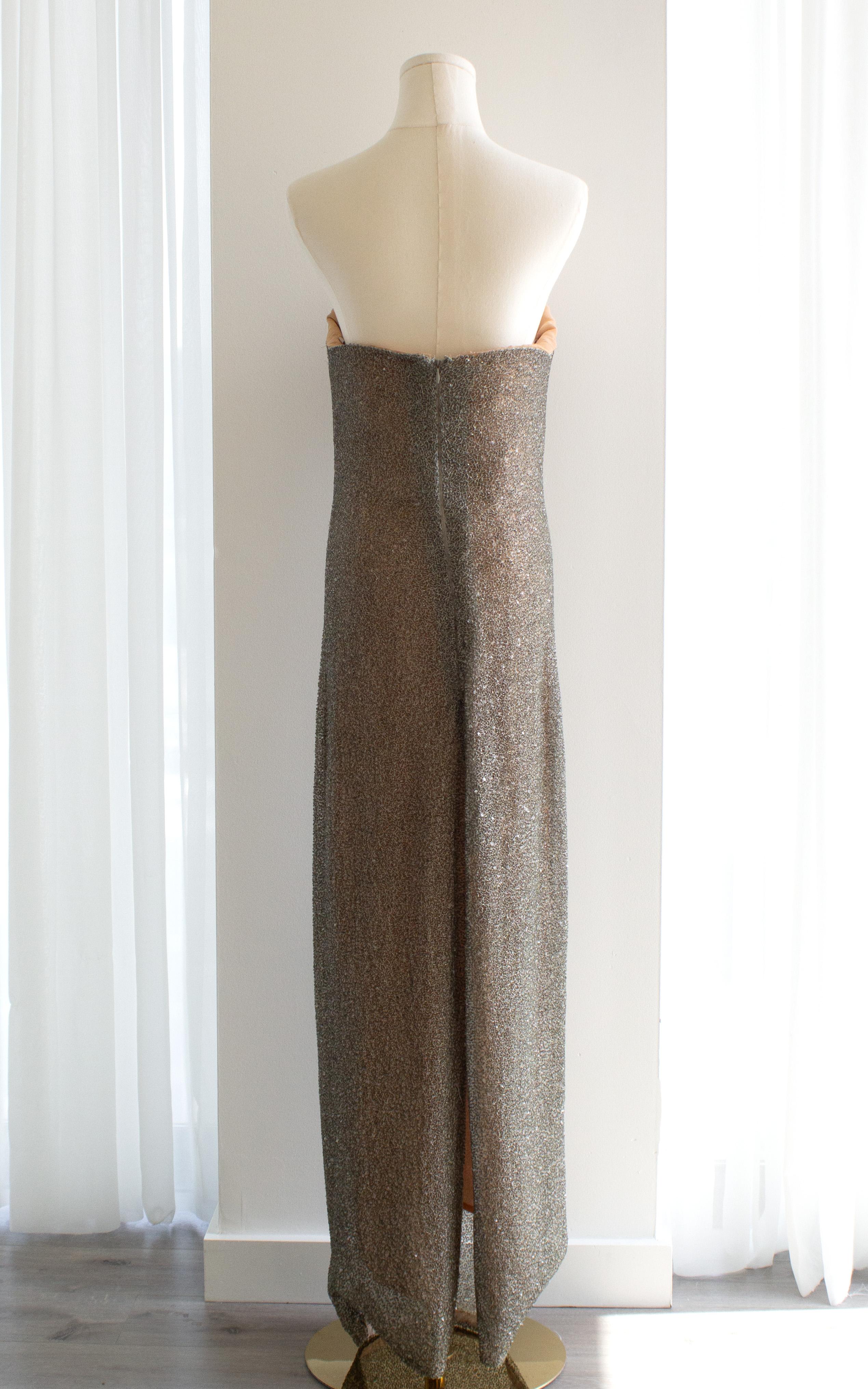 Halston Vintage F/W 1997 Vestido de lentejuelas de cristal con cuentas de plata desnuda en venta 8