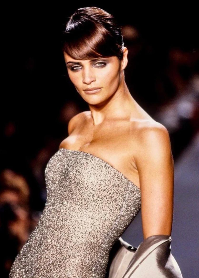 Halston Vintage F/W 1997 Vestido de lentejuelas de cristal con cuentas de plata desnuda Plata en venta