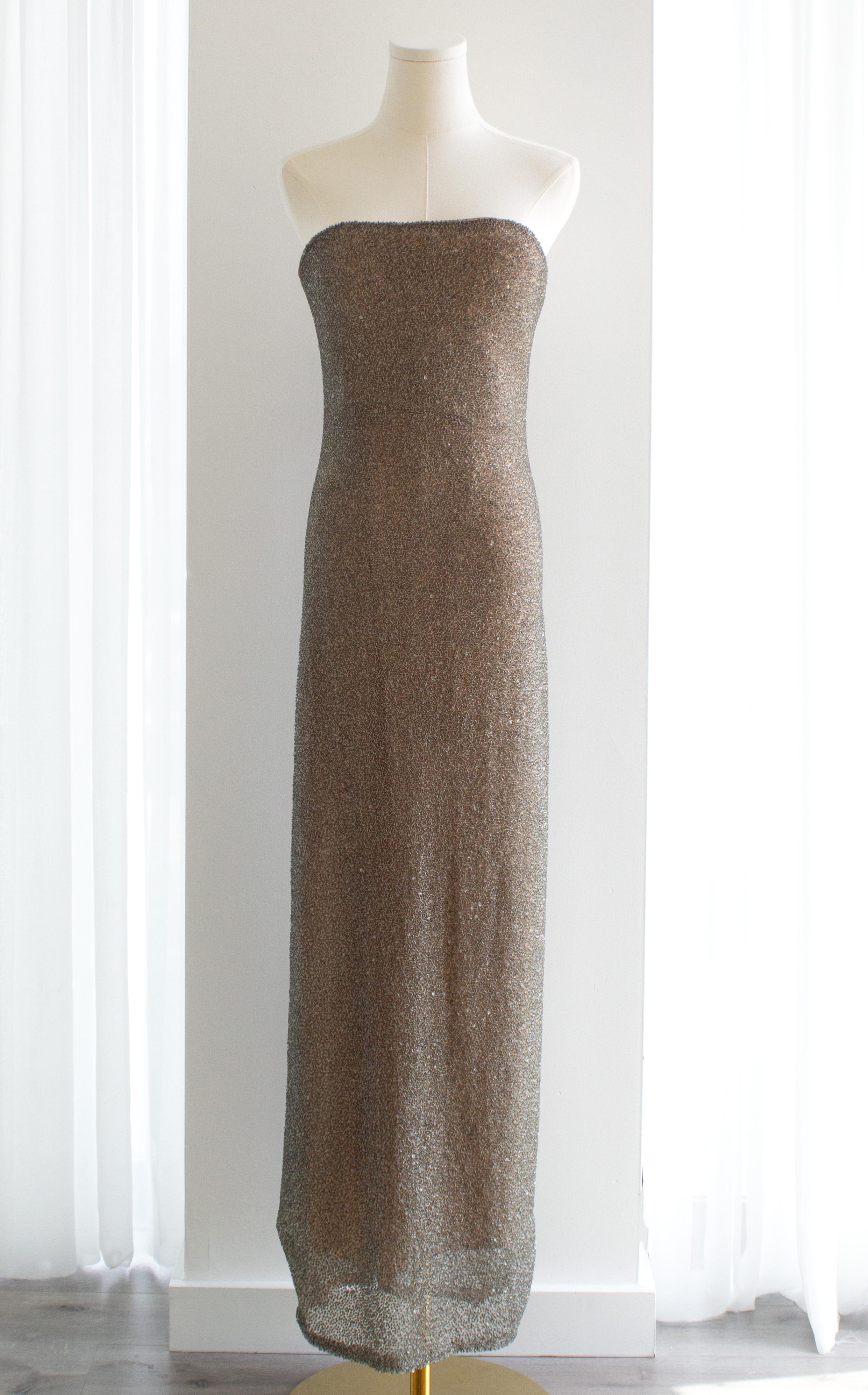 Halston Vintage F/W 1997 Vestido de lentejuelas de cristal con cuentas de plata desnuda en venta 2