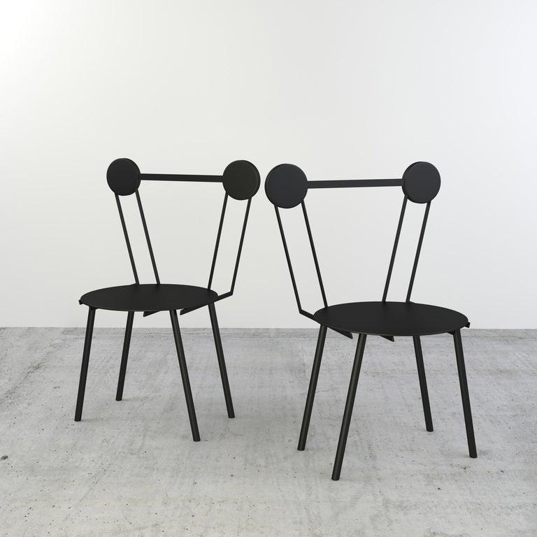 Haly chair was designed by connecting the various ways of processing techniques of metal with a research on aluminum surfaces treatment and finishing. Standing in contrast to the hardiness of metal, circular shapes and soft lines join to create a