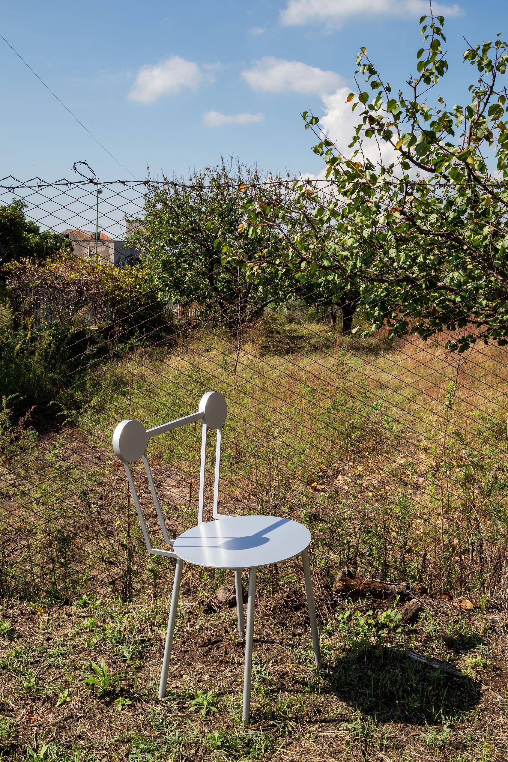 Contemporary Chair Haly Aluminium by Chapel Petrassi (Italienisch) im Angebot