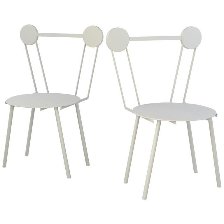 Haly chair was designed by connecting the various ways of processing techniques of metal with a research on aluminium surfaces treatment and finishing. Standing in contrast to the hardiness of metal, circular shapes and soft lines join to create a